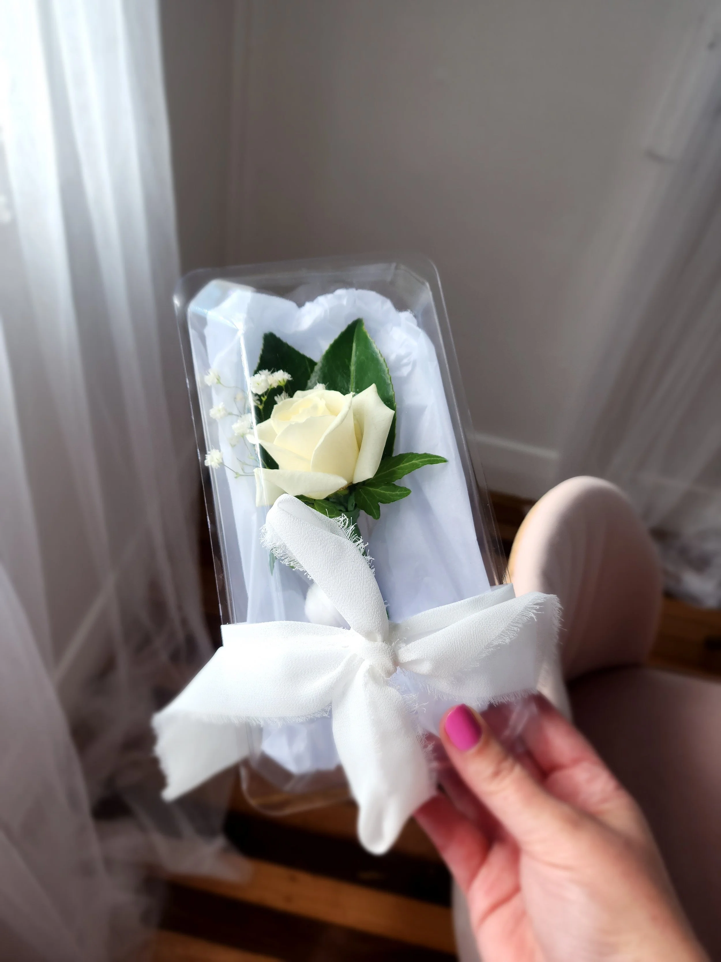 White_Rose_Buttonhole_Brisbane.jpg
