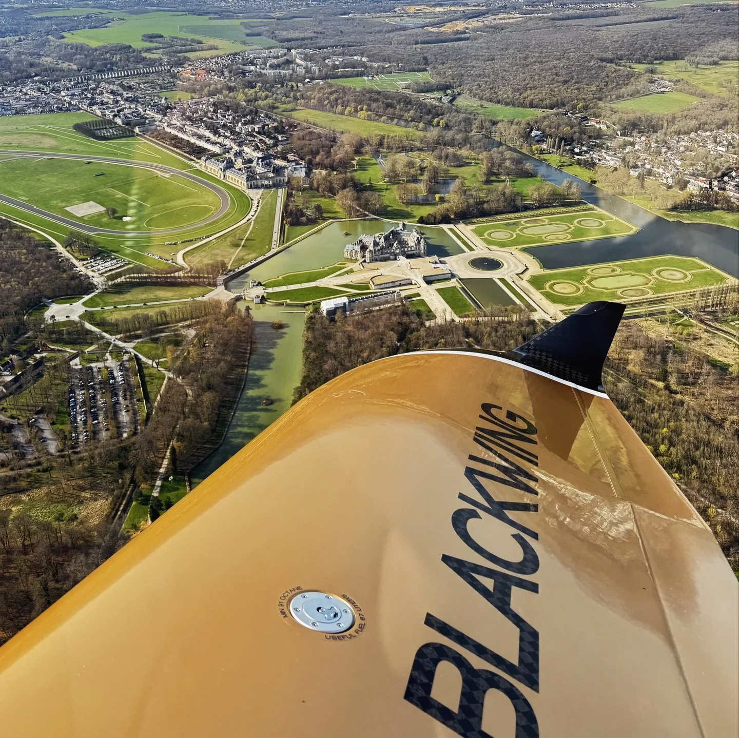 Not all flights are about getting somewhere. Sometimes, it&rsquo;s about enjoying the view from above. 
📸 Ch&acirc;teau de Chantilly, Paris, France
#Chantilly #raceday #aviationlovers #pilotlife #generalaviation