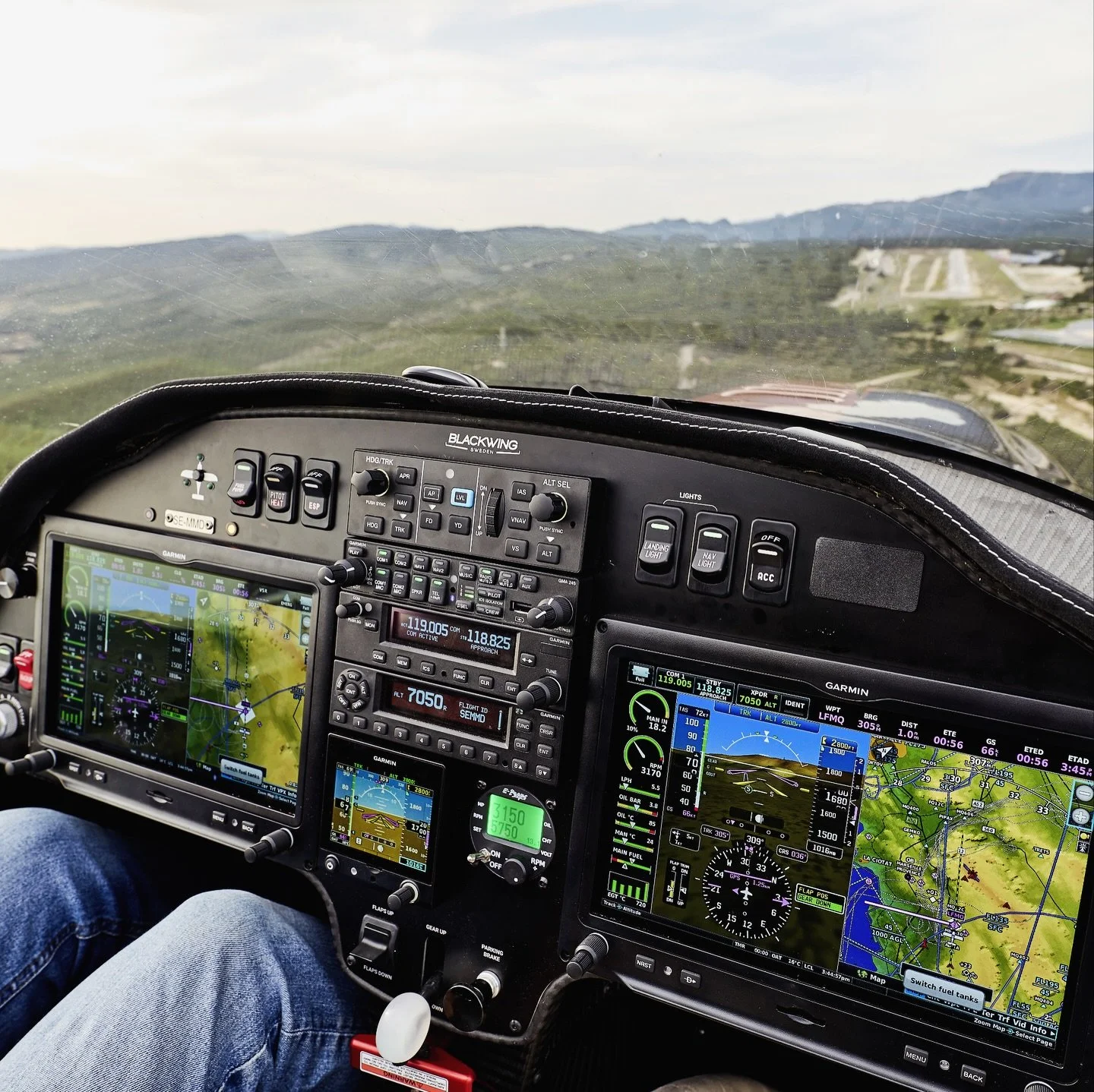 We believe that flying should feel simple. 
A lot of thought has gone into our cockpit ergonomics. Full glass cockpit, intuitive layout, and a single-lever throttle that reduces workload. ✅ 
#cockpit #ergonomics  #avionics #instruments #pilotincomman