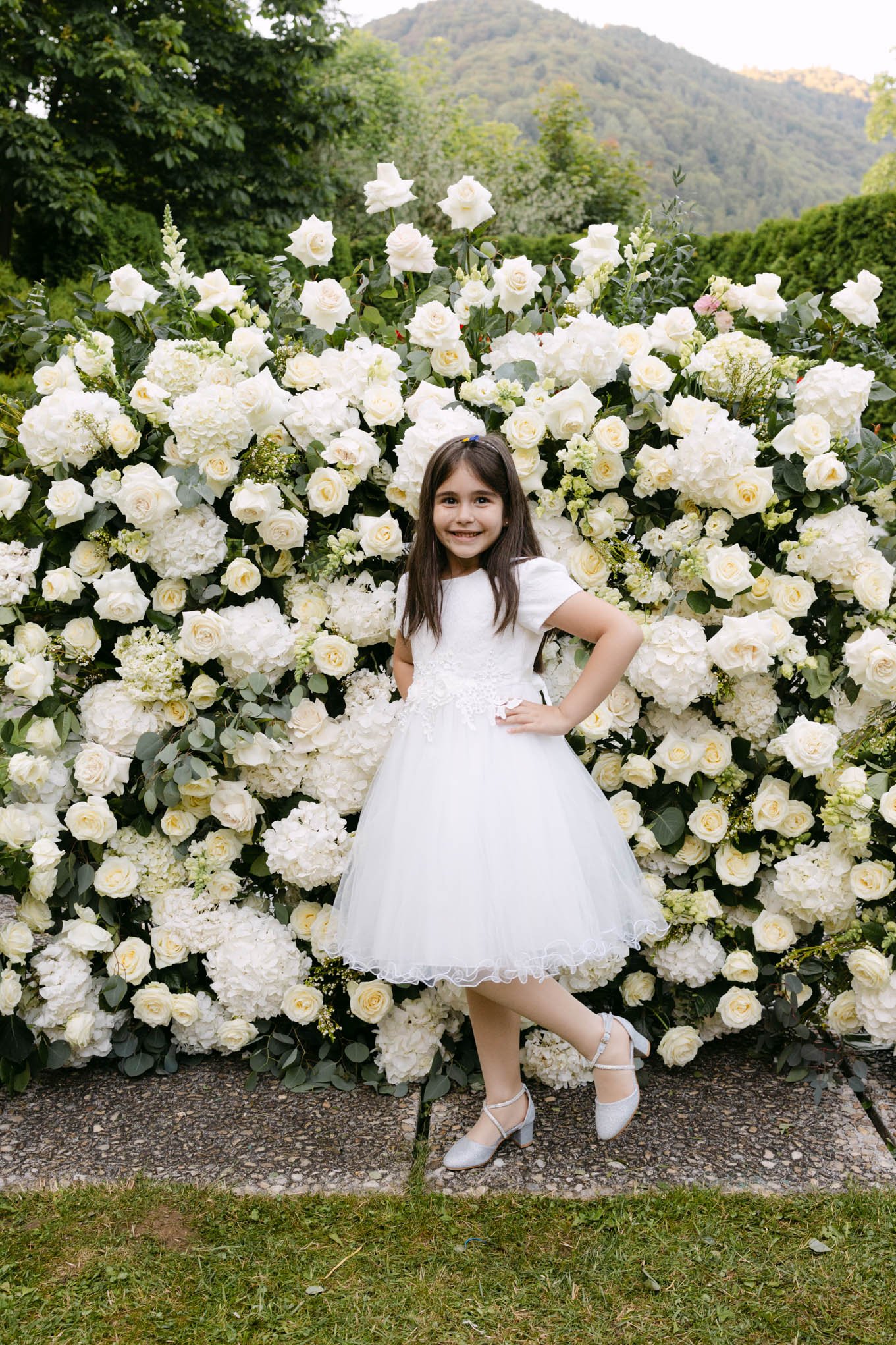 Vogue style girl at a wedding!