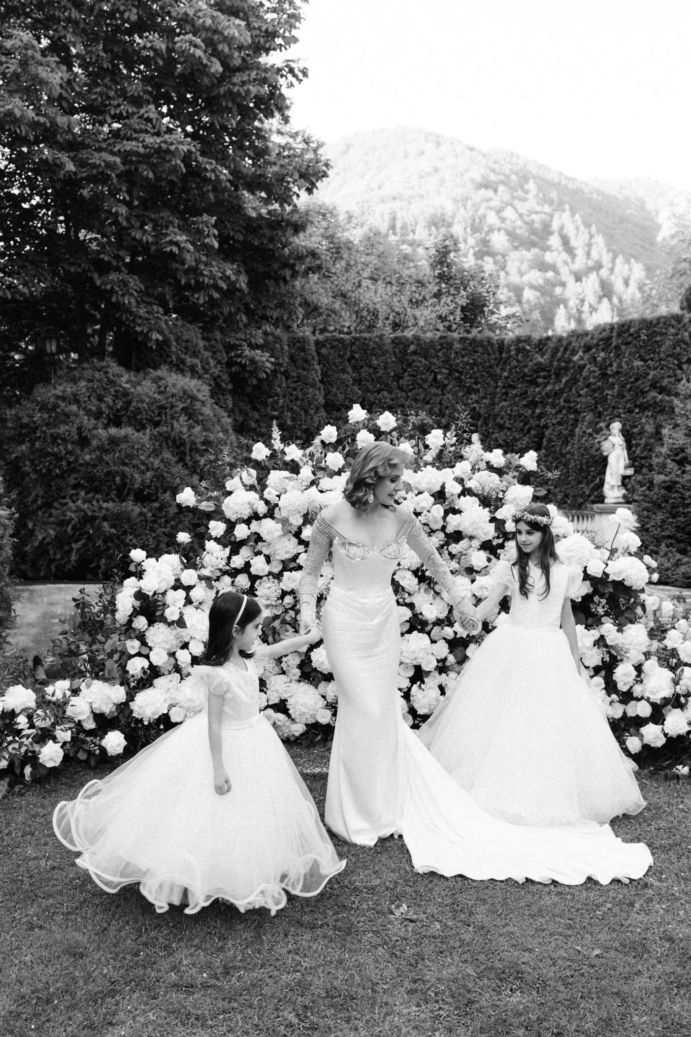 fairy vogue bride with girls, on a tuscany style garden!