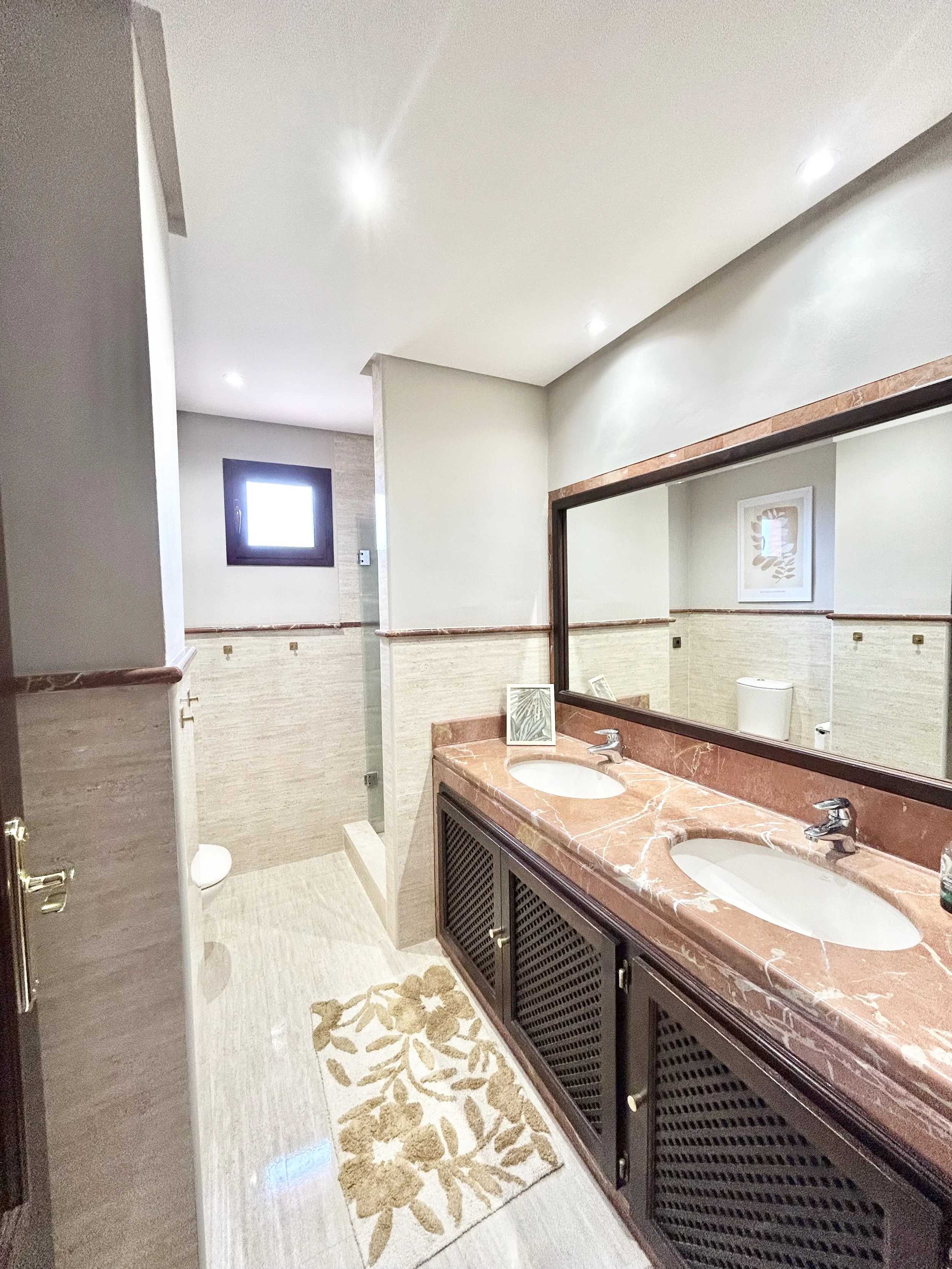 Main Guest Bathroom