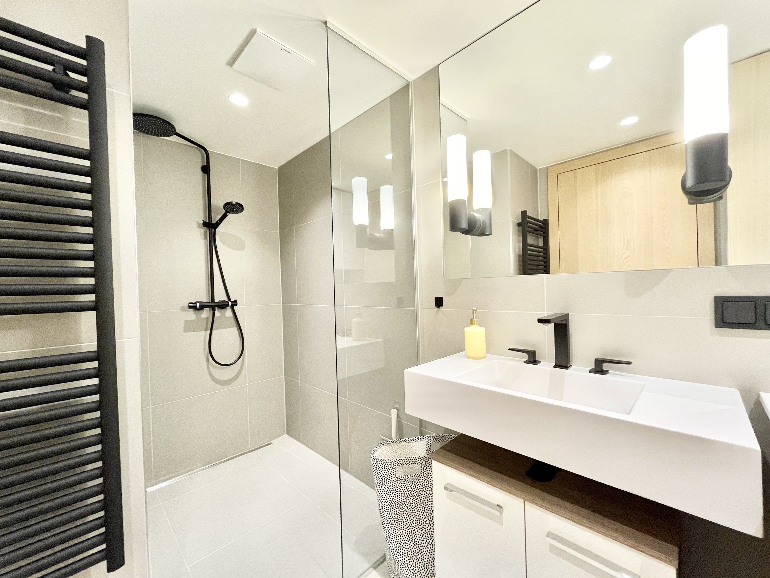 Shower and Sink 2.jpeg