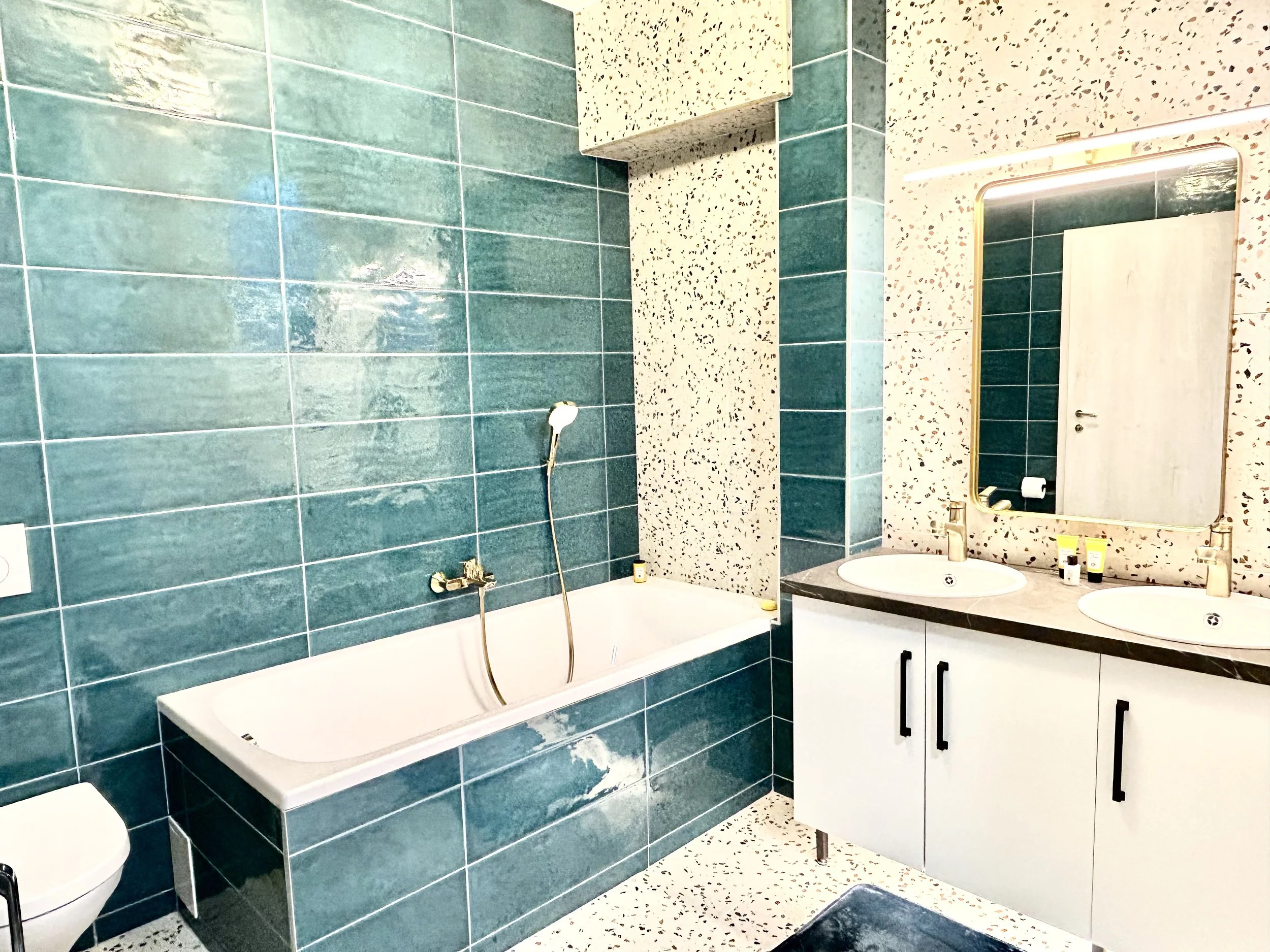 Bathroom - Master Tub and Sink.jpeg