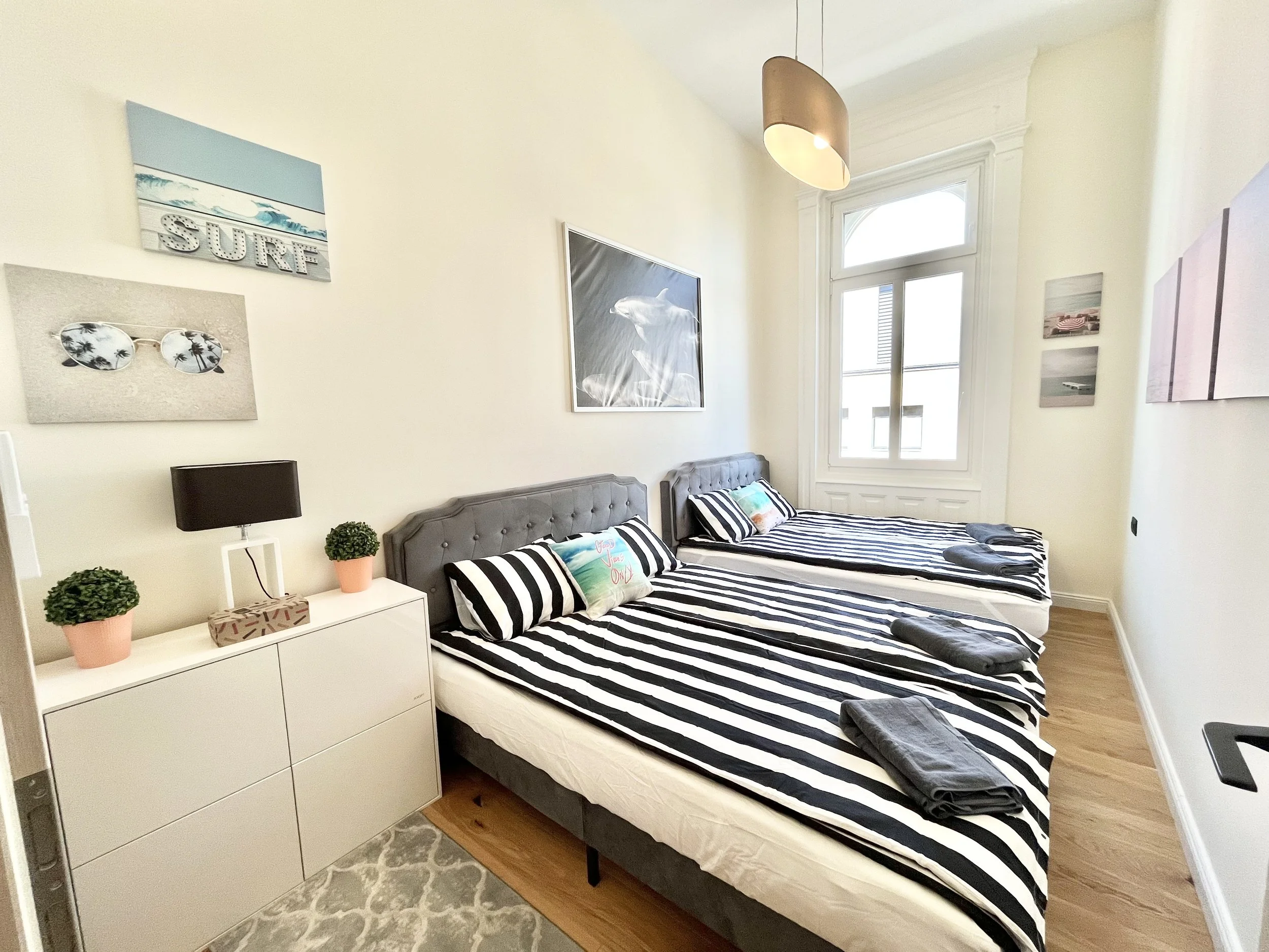 Bedroom with 2 big beds