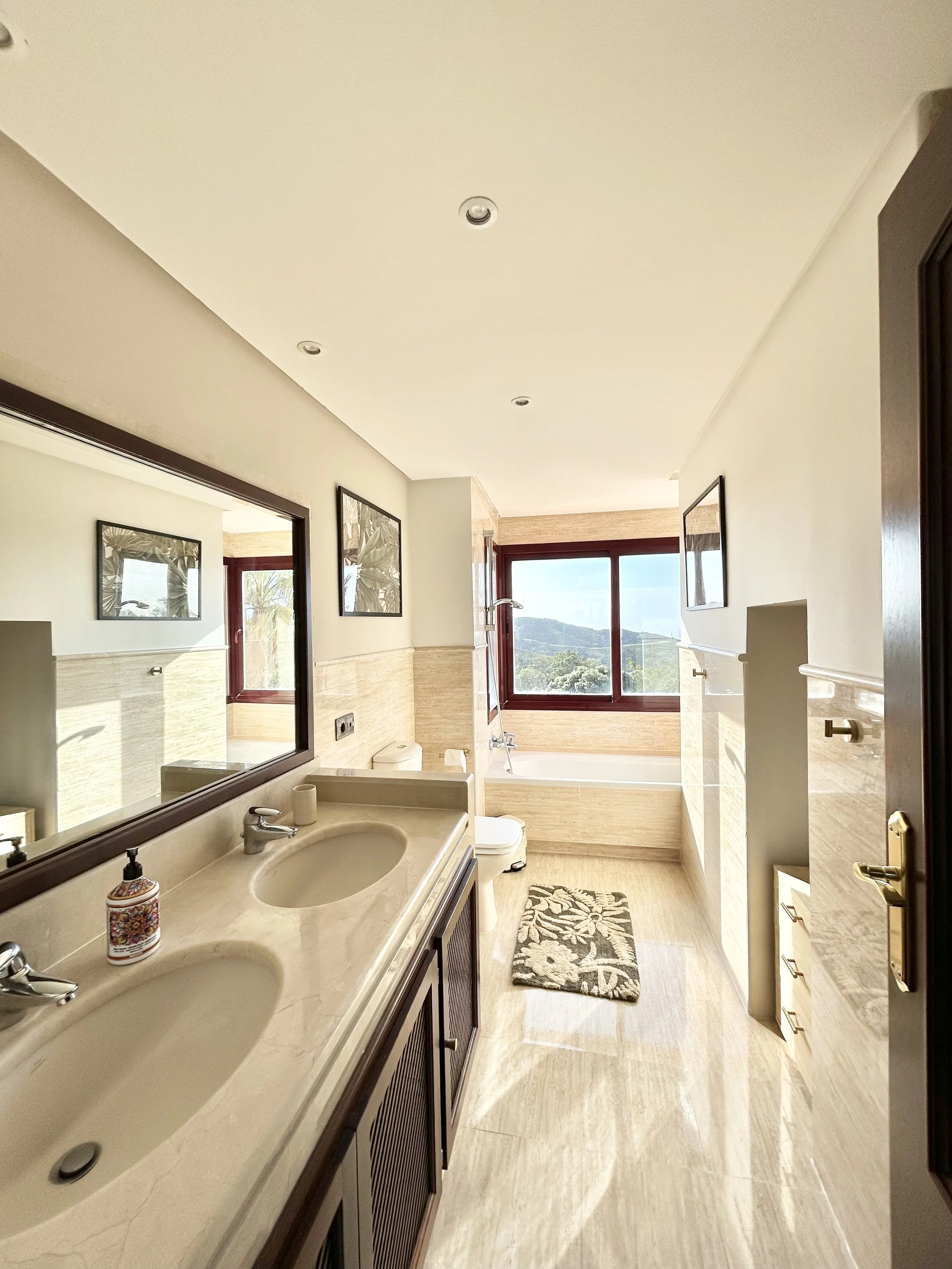 Guest Bathroom En Suite