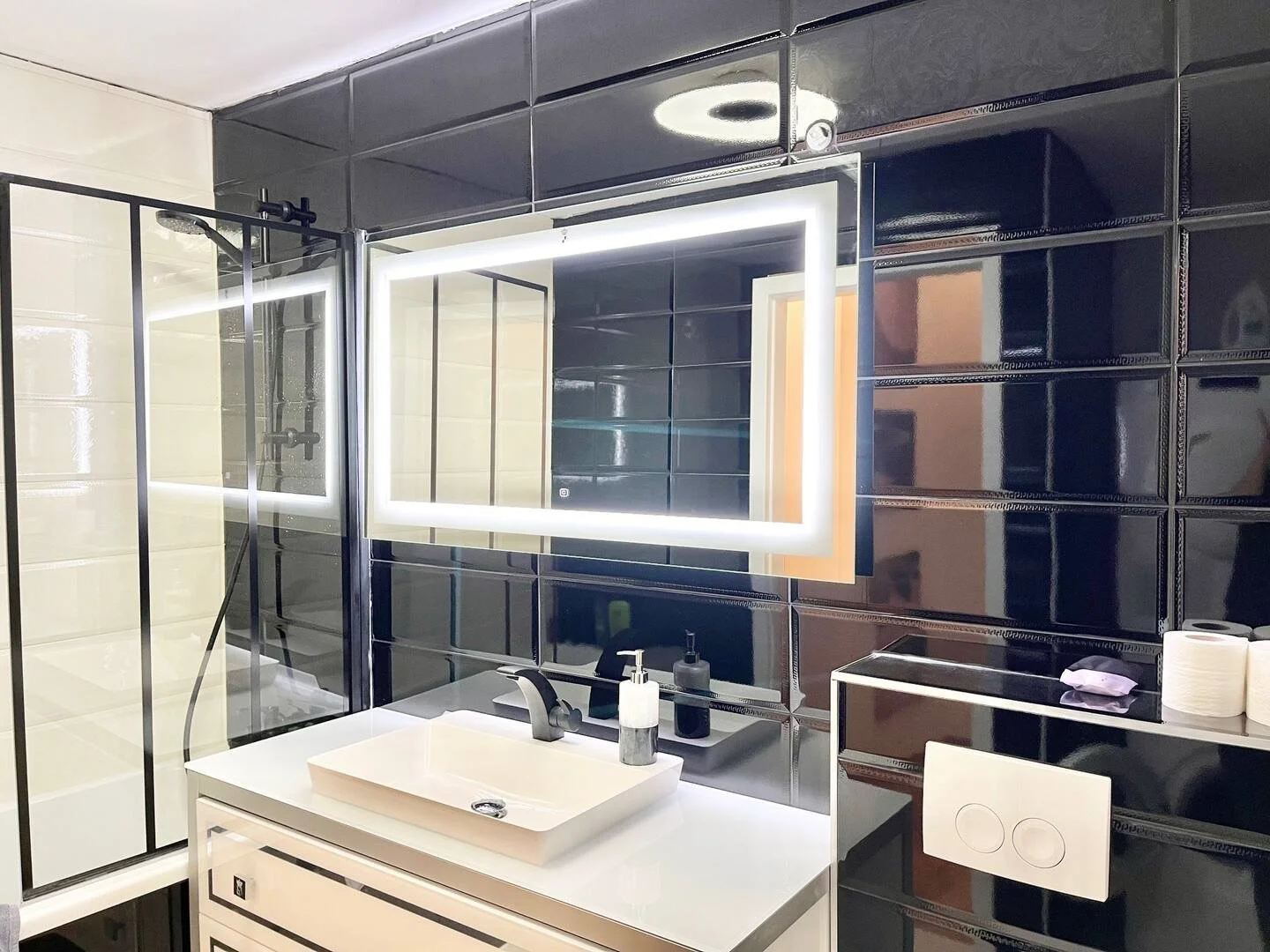 Bathroom 2 with Tub.jpeg