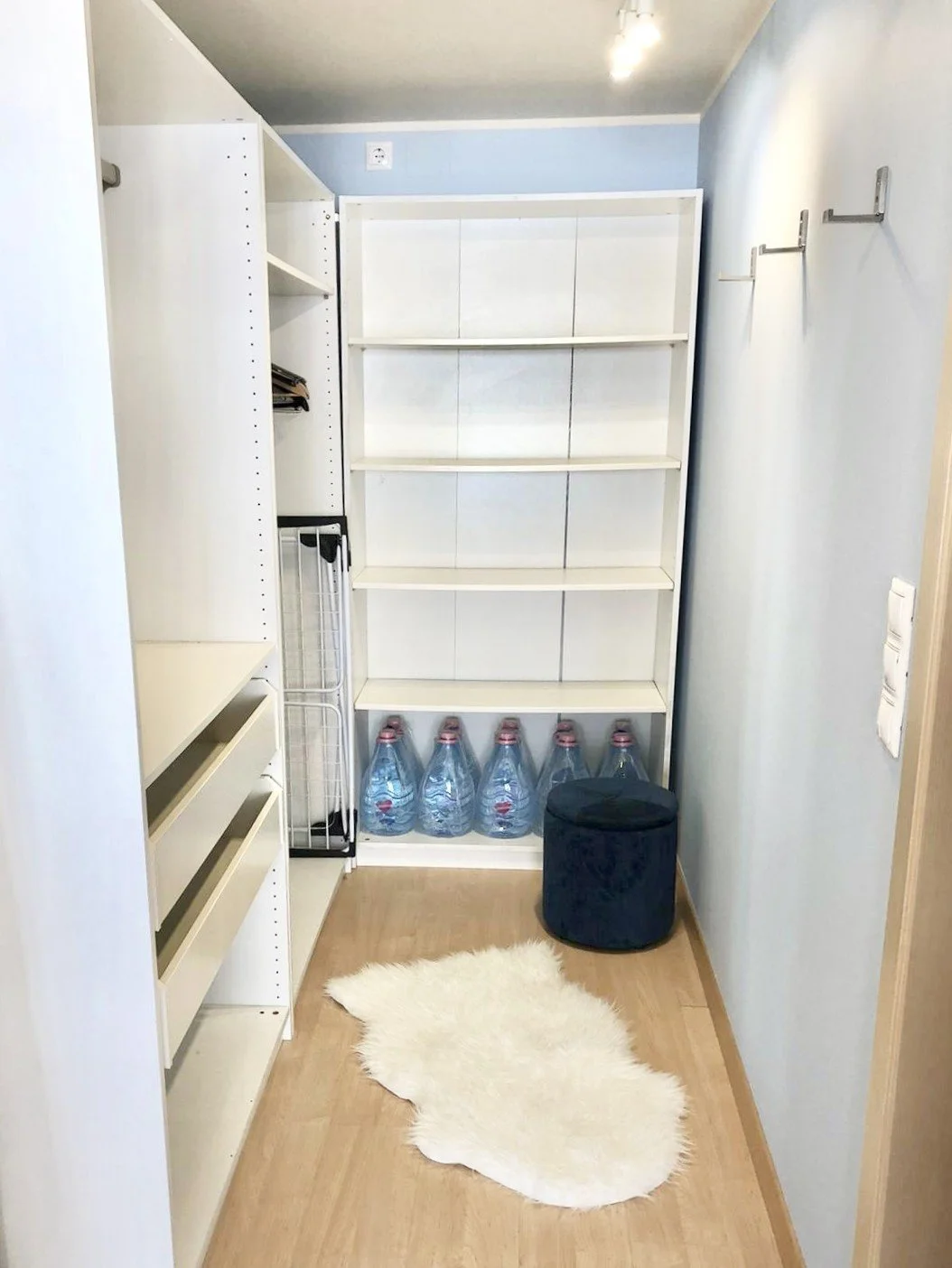 walk-in closet