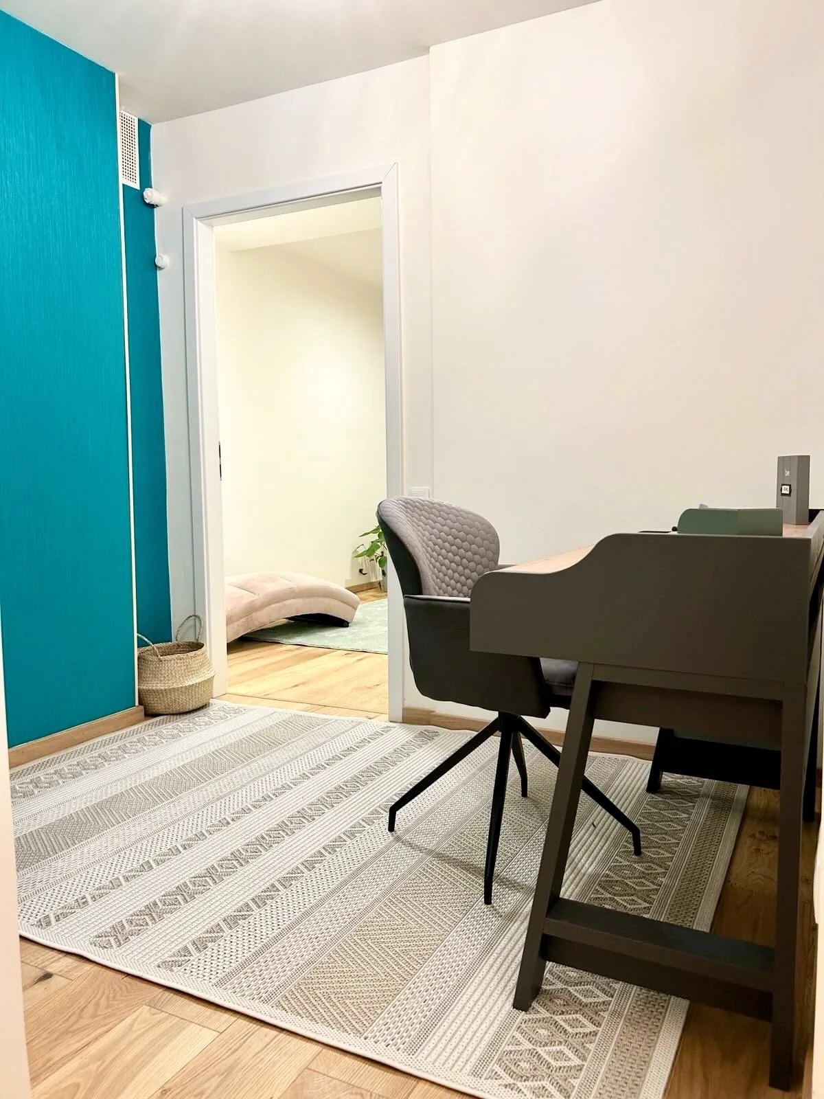 Bonus Area Desk.jpeg