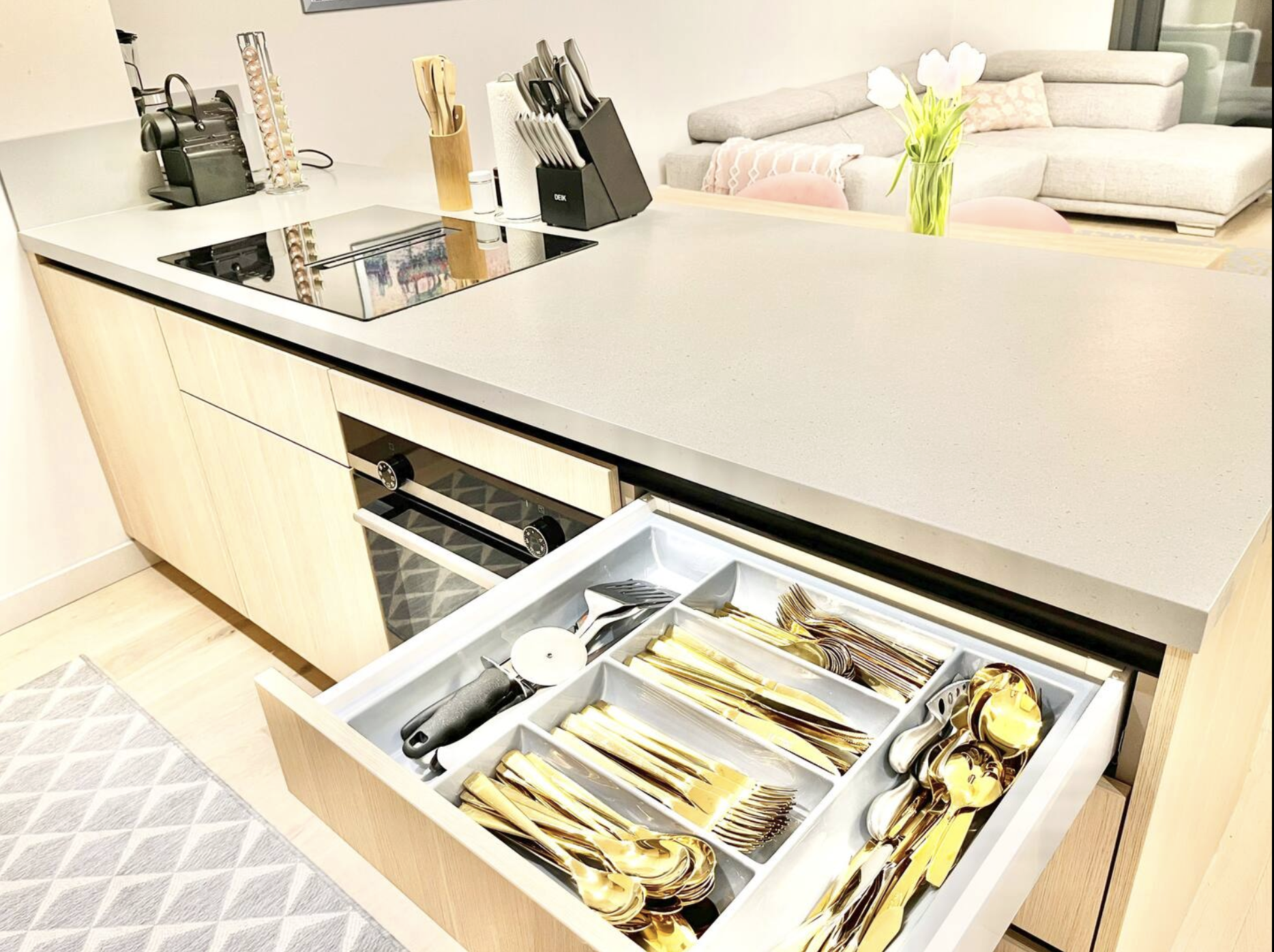 Kitchen Gold Flatware.png