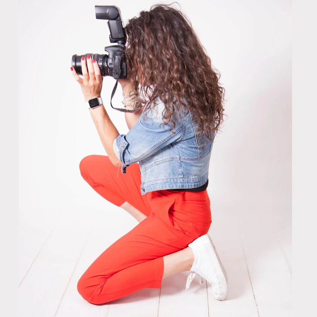 What Does Your Profile Pic Say About You?

In the digital age, first impressions often happen online. Your LinkedIn profile picture is like a virtual handshake - it's the first thing people see when they visit your profile or come across your content