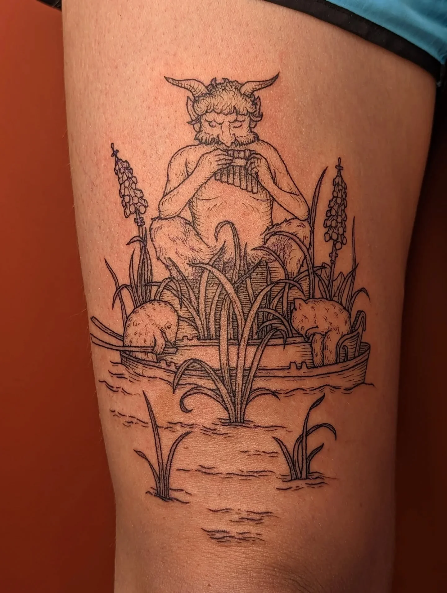 Give it up for otter and rat!!!!! And Ailie for picking such a sick first tattoo!!!!! 🐀🐀🐀

Every part of this tattoo was SUCH joy😭 Giving this vintage Wind in the Willows illustration an etched reimagining, talking my wonderful client through the