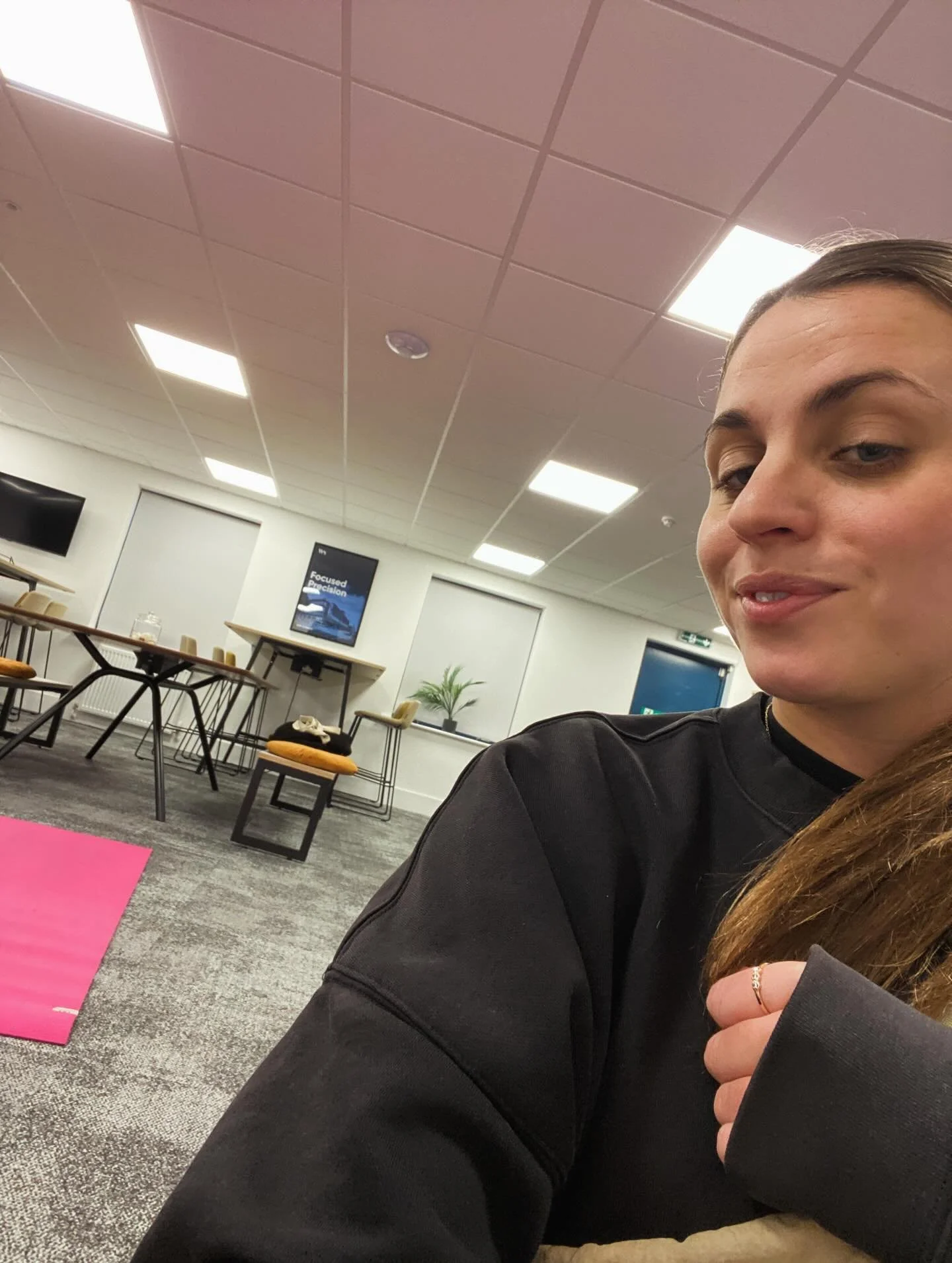 Love creating a little corner of calm in a workplace, especially this time of year💛✨

✨Yoga Sessions
✨Desk Massage
✨Meditation &amp; Mindfulness 

For corporate bookings &amp; more info:
💌 info.yogawithchloe@gmail.com 
🖥️ chloefrancesholistic.co.u
