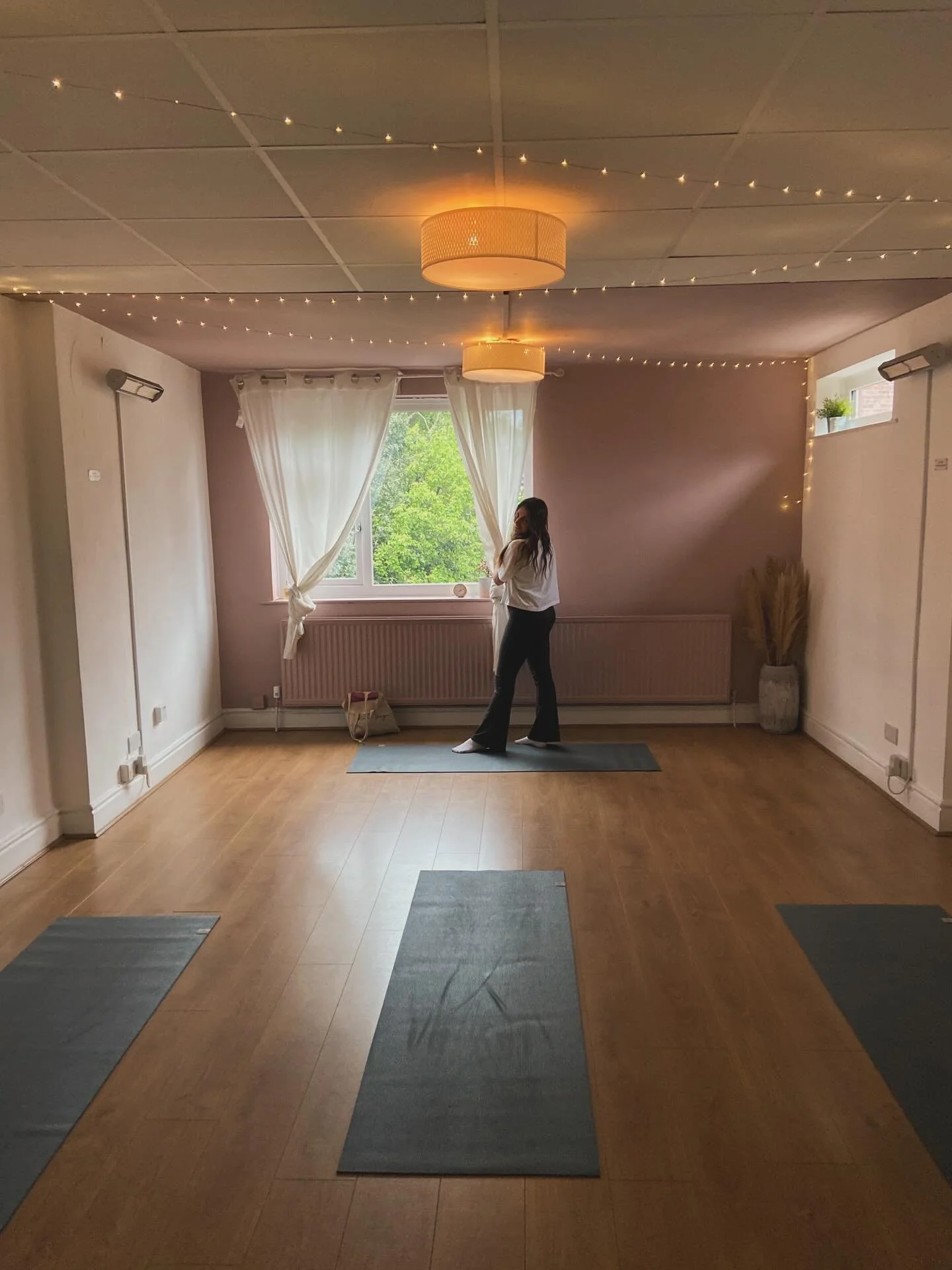🧘💛✨

Hey Manchester Yogis 👋🏼 

No class @stretfordpublichall tomorrow as it&rsquo;s bank holiday but all classes are on on Tuesday 🪷

Join us for a Sunrise flow @chorlton_health_hub followed by an (optional) delicious coffee from @capcoffee_co ?