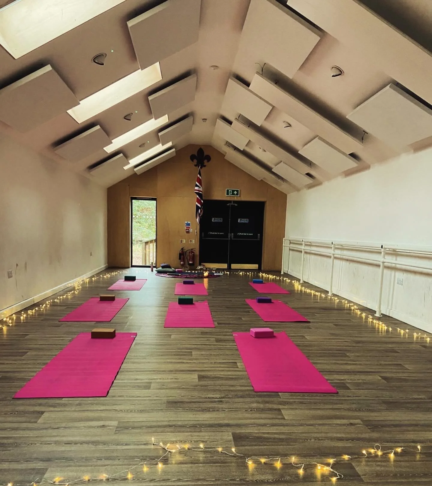 Back in the lovely Scout Hall in Whalley Range this Friday for a lil May addition of Yin &amp; Reset Yoga🧘🕯️✨

The perfect practice to nourish our minds and bodies, turn inwards and connect, gifting ourselves an evening of calm💛

90 minutes of slo