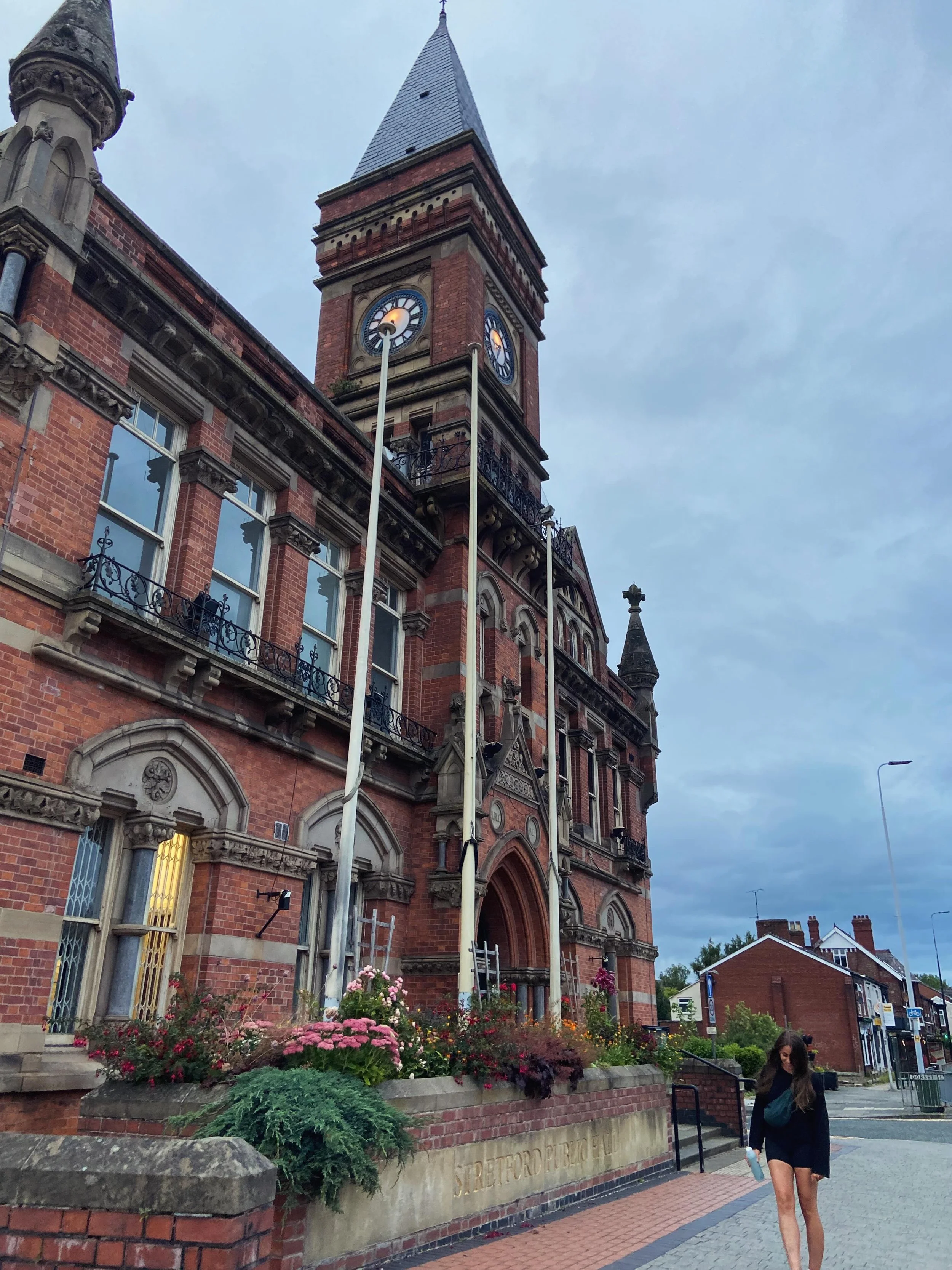 Our Stretford Mondays have been a lil start stop recently with all the bank holidays and a cheeky trip to India getting in the way 🇮🇳🪷 but I&rsquo;m excited to be back there tomorrow evening

What to expect from our Monday Mindful Yoga class?

Yog
