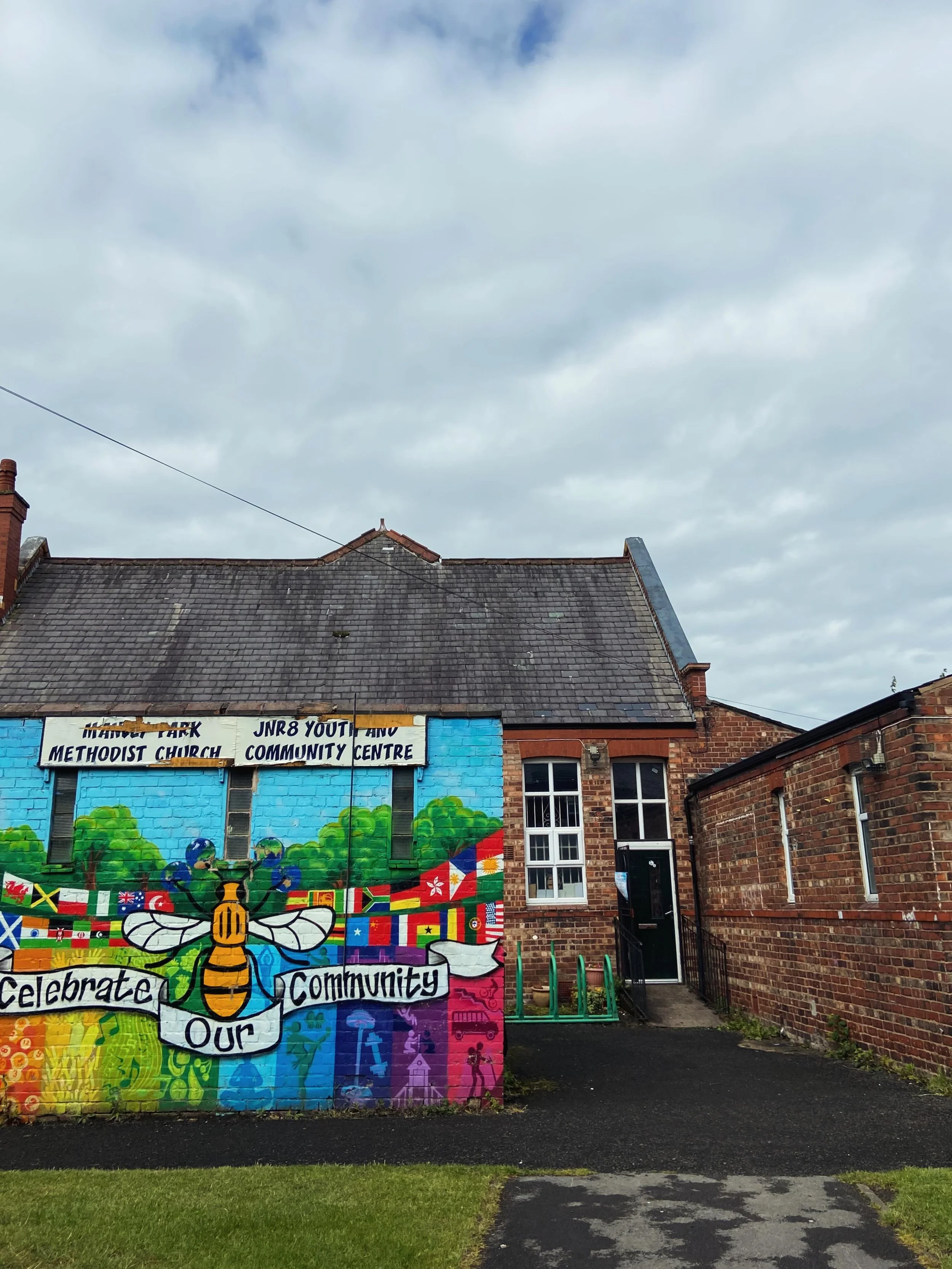 It&rsquo;s been so lovely covering the chair &amp; mat based exercise classes @whalleyrangecommunityforum this month 🫶🏻

Bringing Yoga &amp; Mindfulness to my local community brings me so much joy, there&rsquo;s been such wonderful responses from t