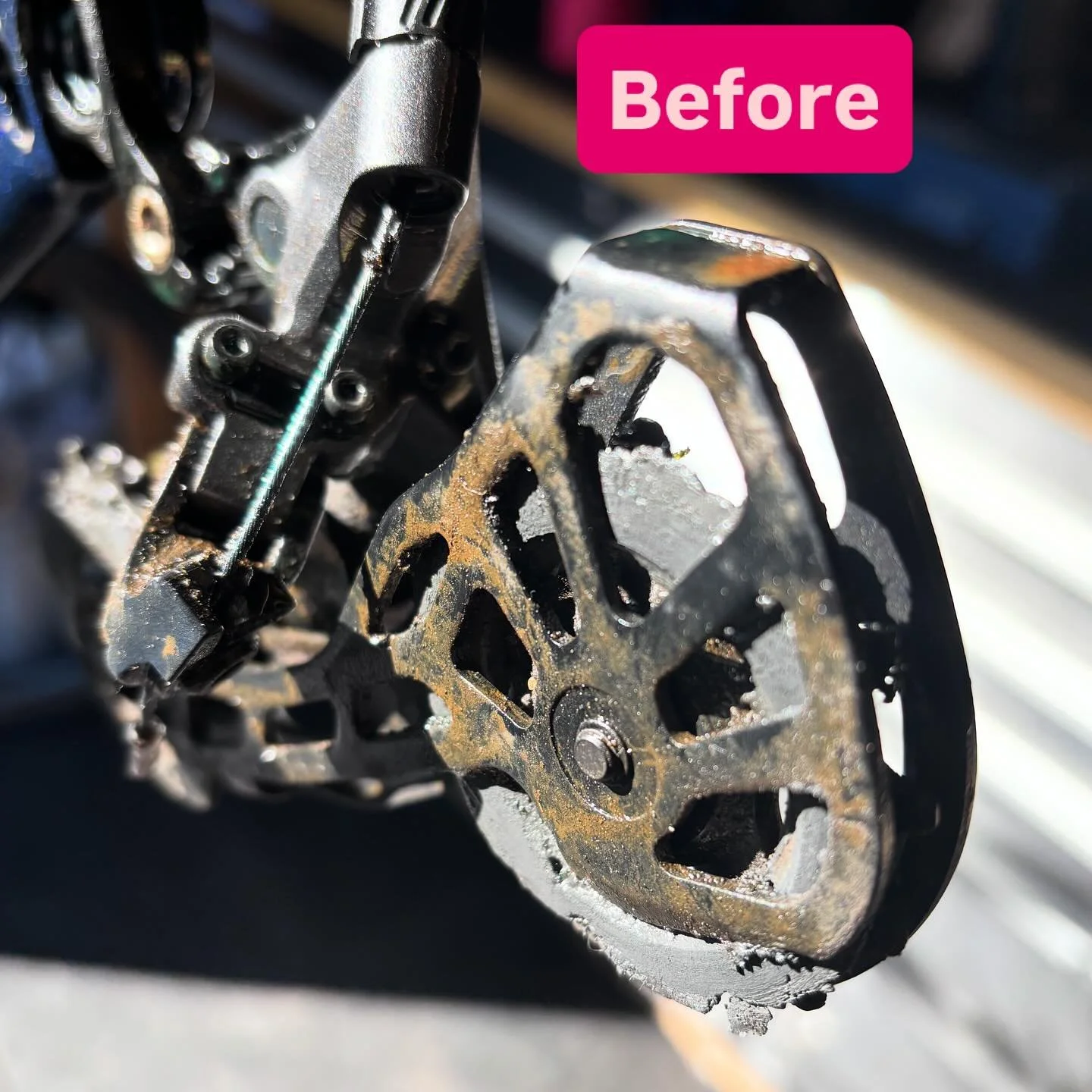 Before and After! I had to excavate the jockey wheels from the @shimano_uk GRX rear derailleur. Thank goodness for @mucoff #mobilebikemechanic #mobilebikerepair #surreycycling #mucoff #cleanmybike #jockeywheels