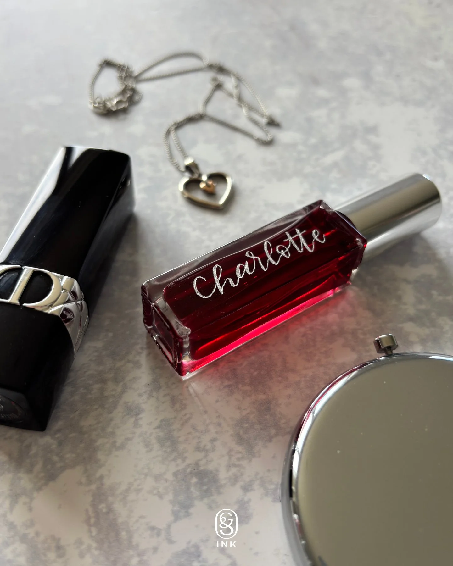 IG-EngavedBottleCharlotte_02.jpg