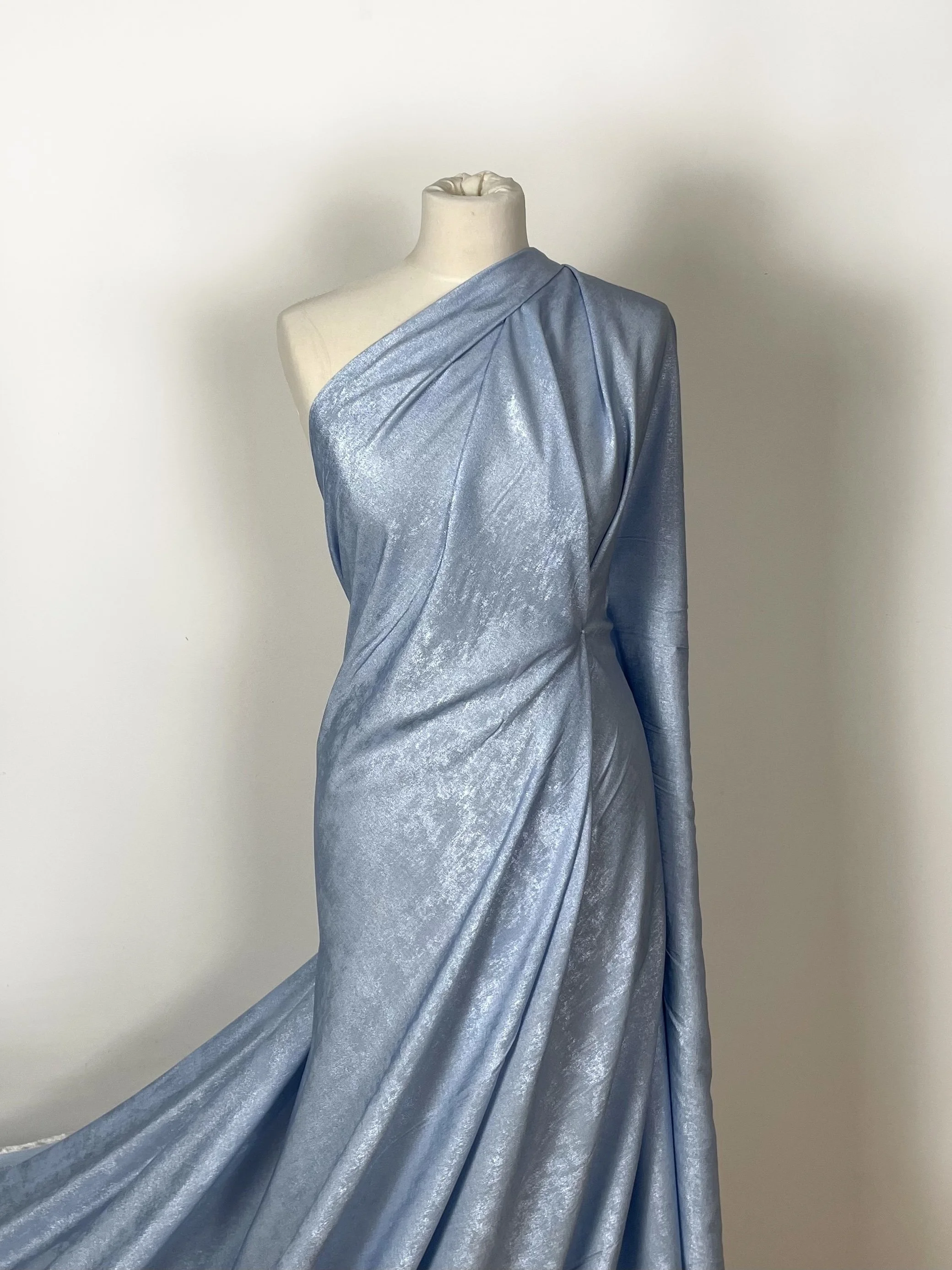 60% polyester, 40% viscose