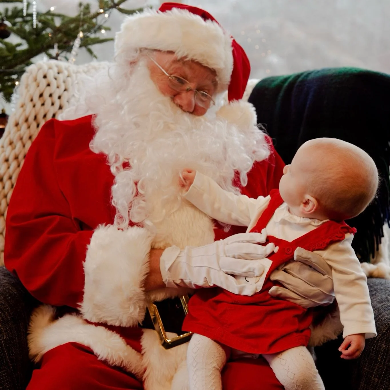 Sneak peak of December Mama Mingle🎅🏼🍻📸 

Thursday, December 11, 2025
11am - 1pm
@quidividitaproom 

Ticket Sales Open 10am tomorrow❤️
Stay tuned✨