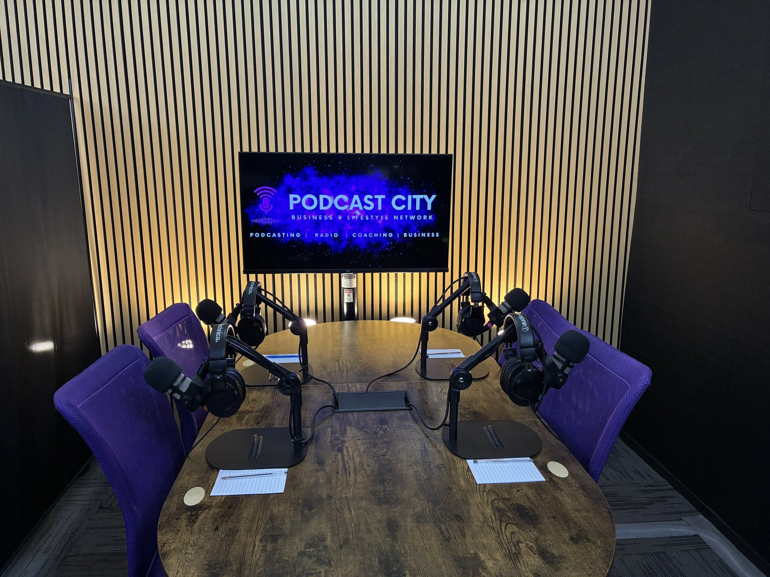 2. 4 Person Pod Desk.JPG