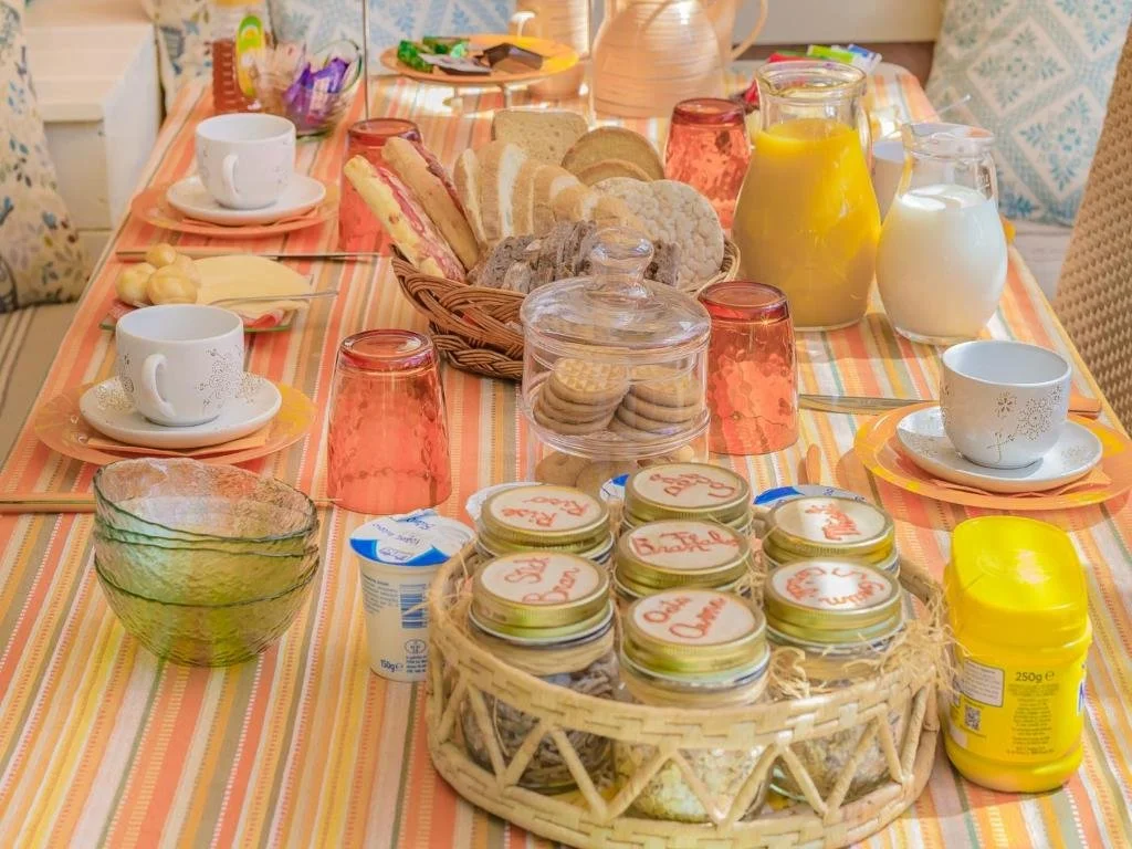 breakfast outside