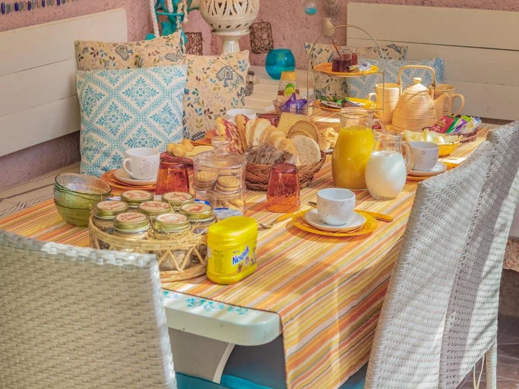 colazione all'aperto in giardino