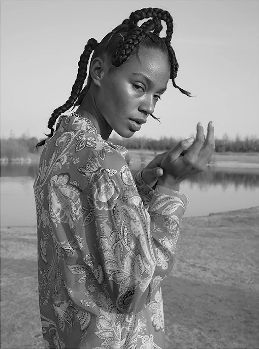 Printed jacket at the lake, black and white