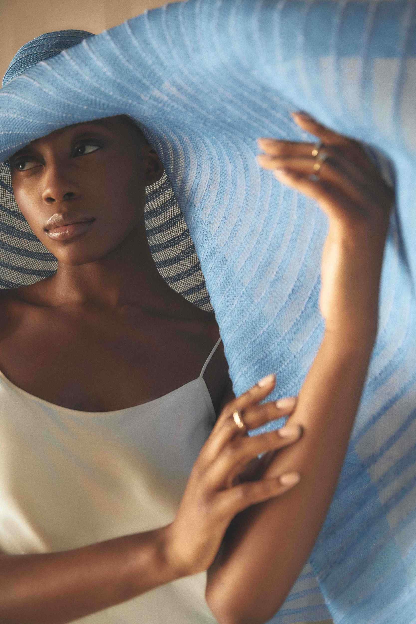 Blue pleated hat with a white top and rings