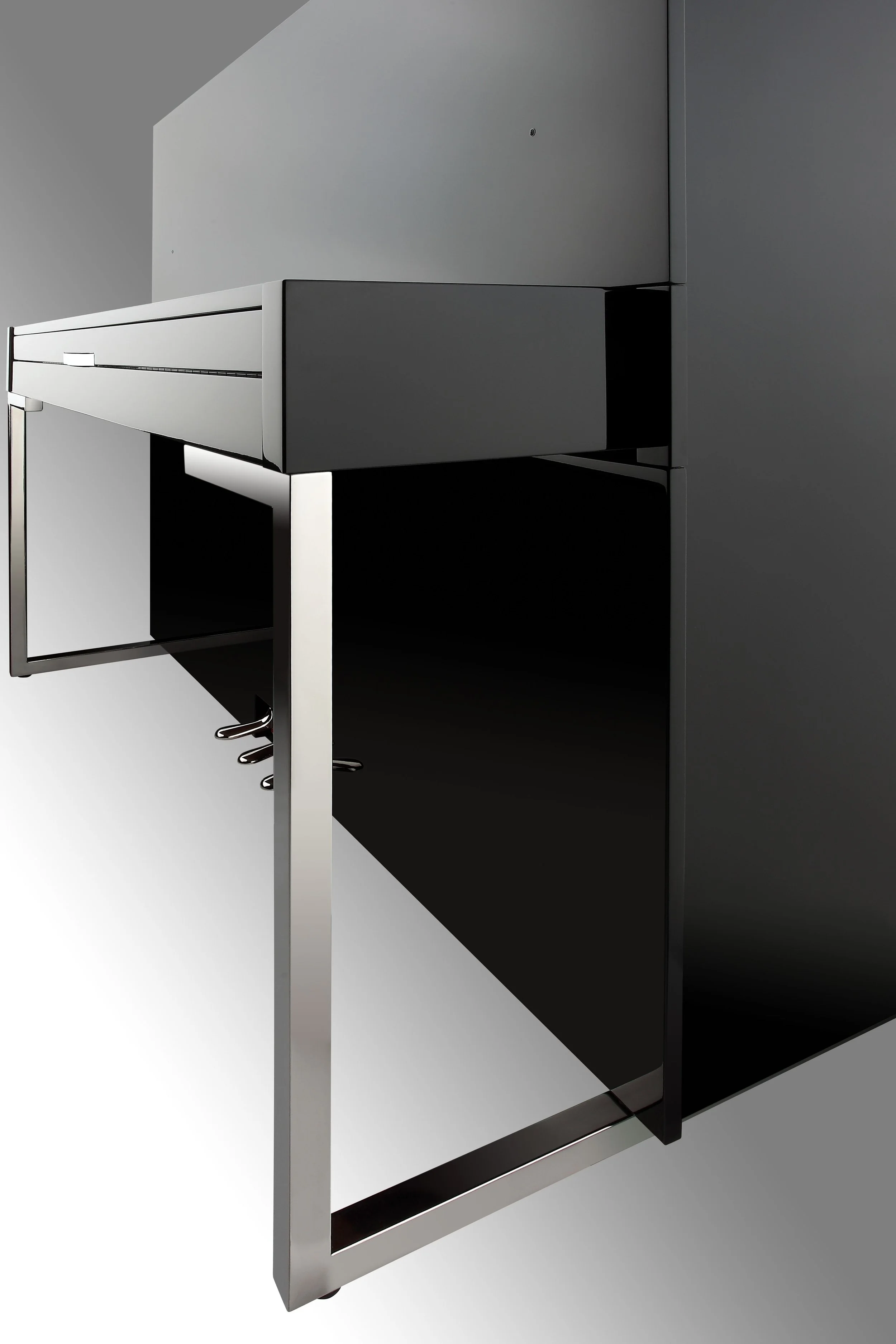 P 127 TB_black - detail.jpg