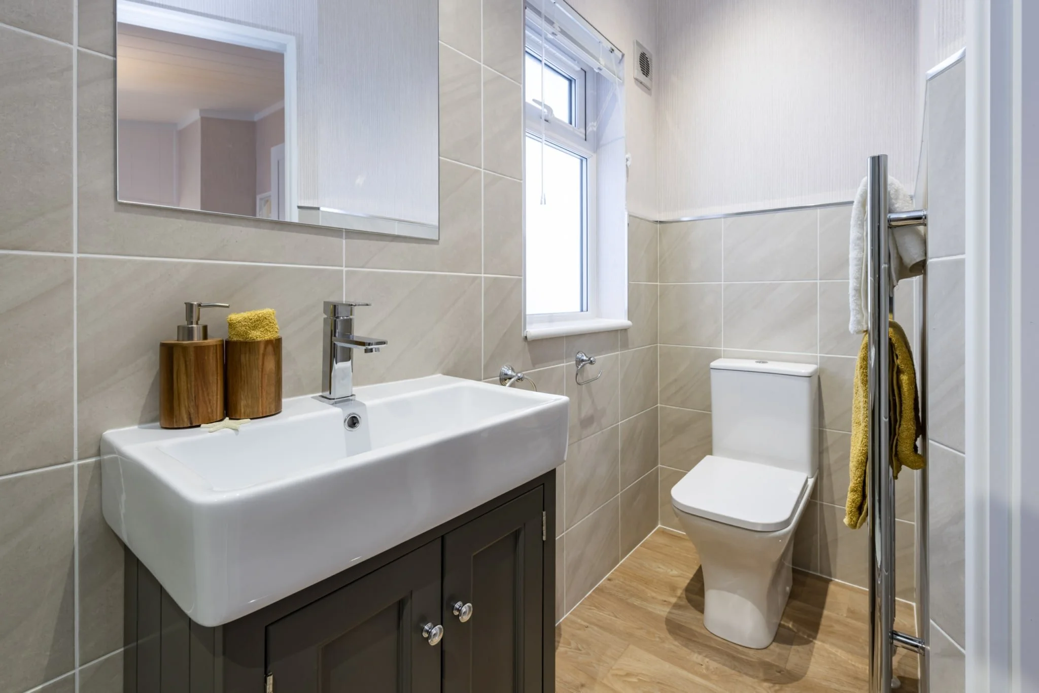 Omar-Alderney-En-suite1-scaled.jpg