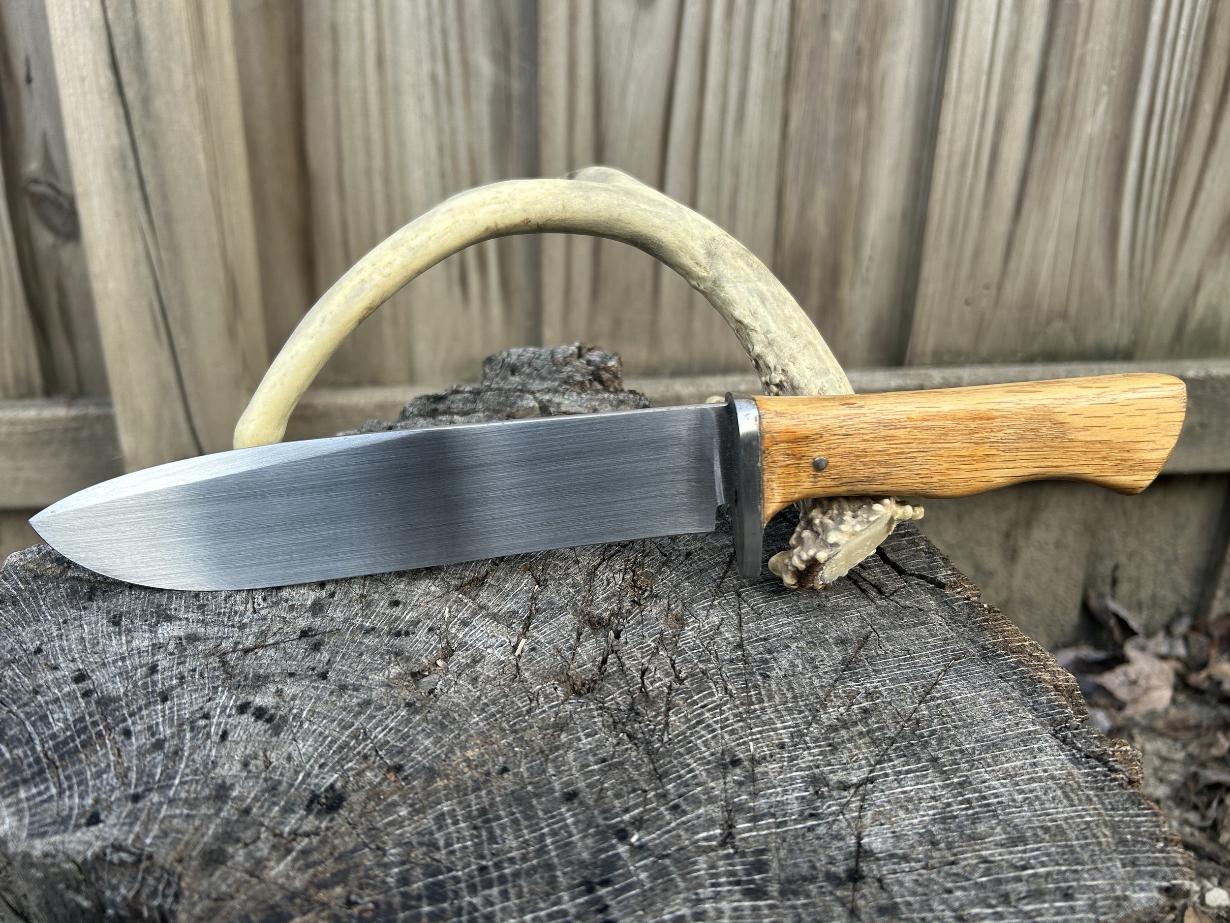 Fixed blade knifes