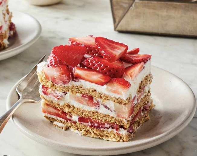 No-Bake Comfort: Why We Love Strawberry Icebox Cake 🍓