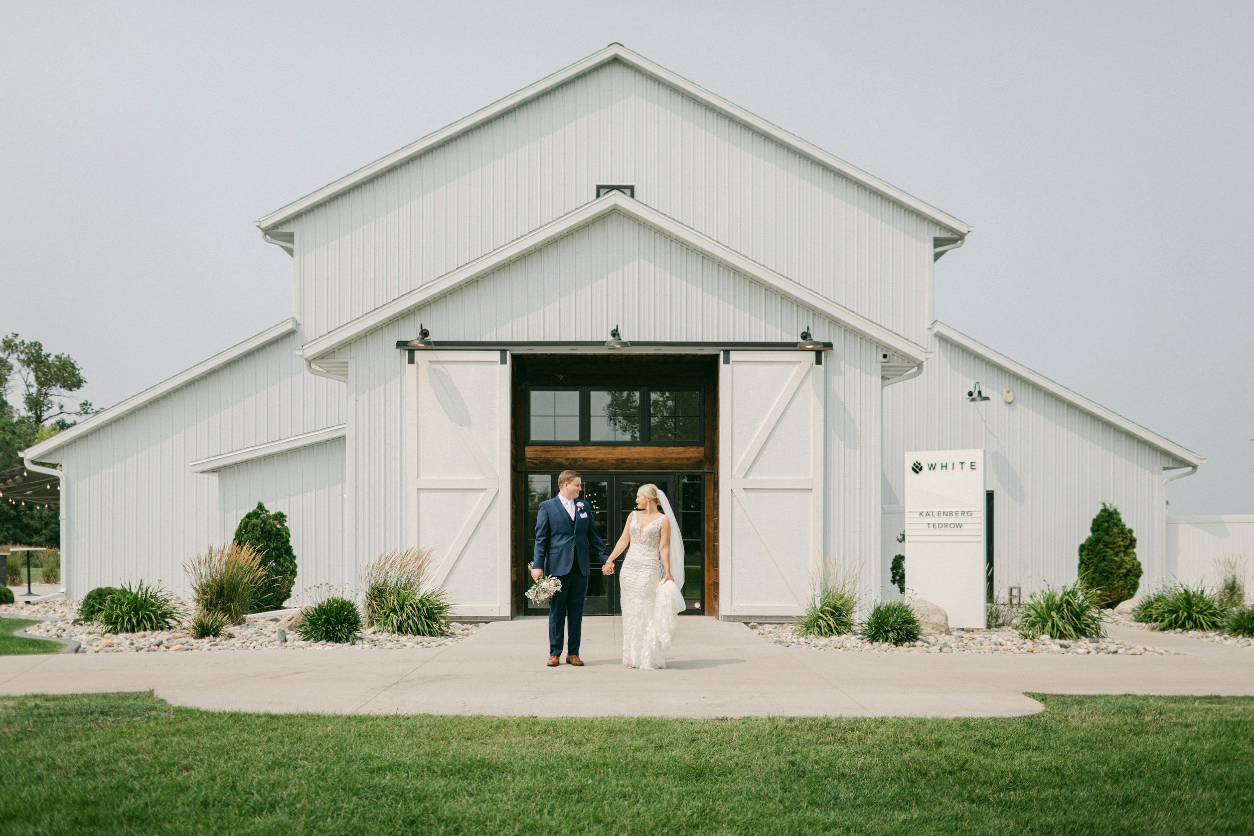 How to Choose a Wedding Venue                   (Without Regret Later)
