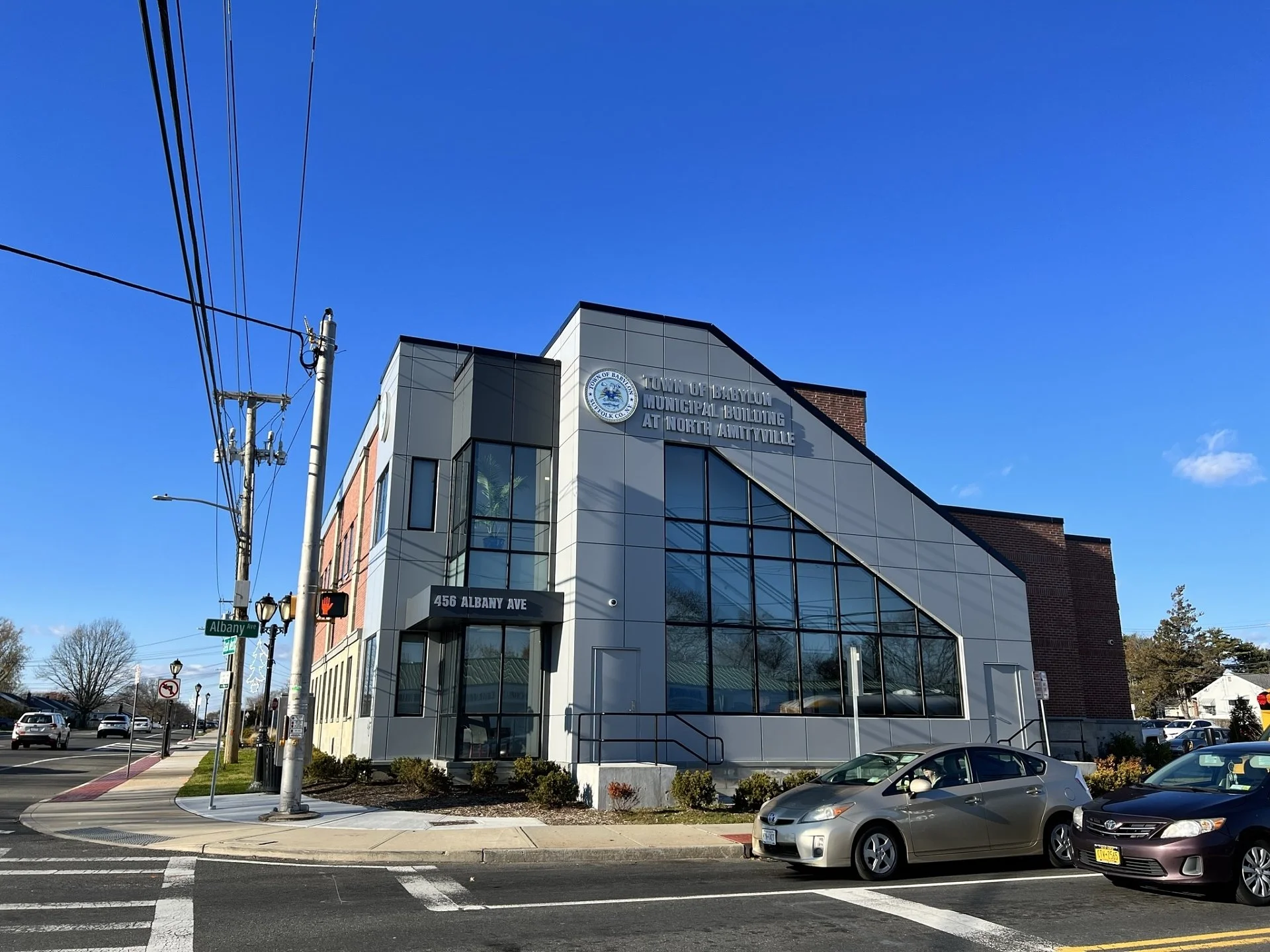 Albany Ave courthouse front.jpg