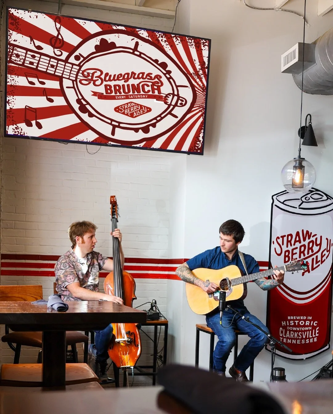 Weekend plans? We&rsquo;ve got &lsquo;em: Live bluegrass, scratch-made brunch, cold pints.🎶🪕🍺

Start your weekend with us in the heart of downtown Clarksville. The best brunch in Clarksville is waiting at Strawberry Alley.

👉 Make your brunch pla