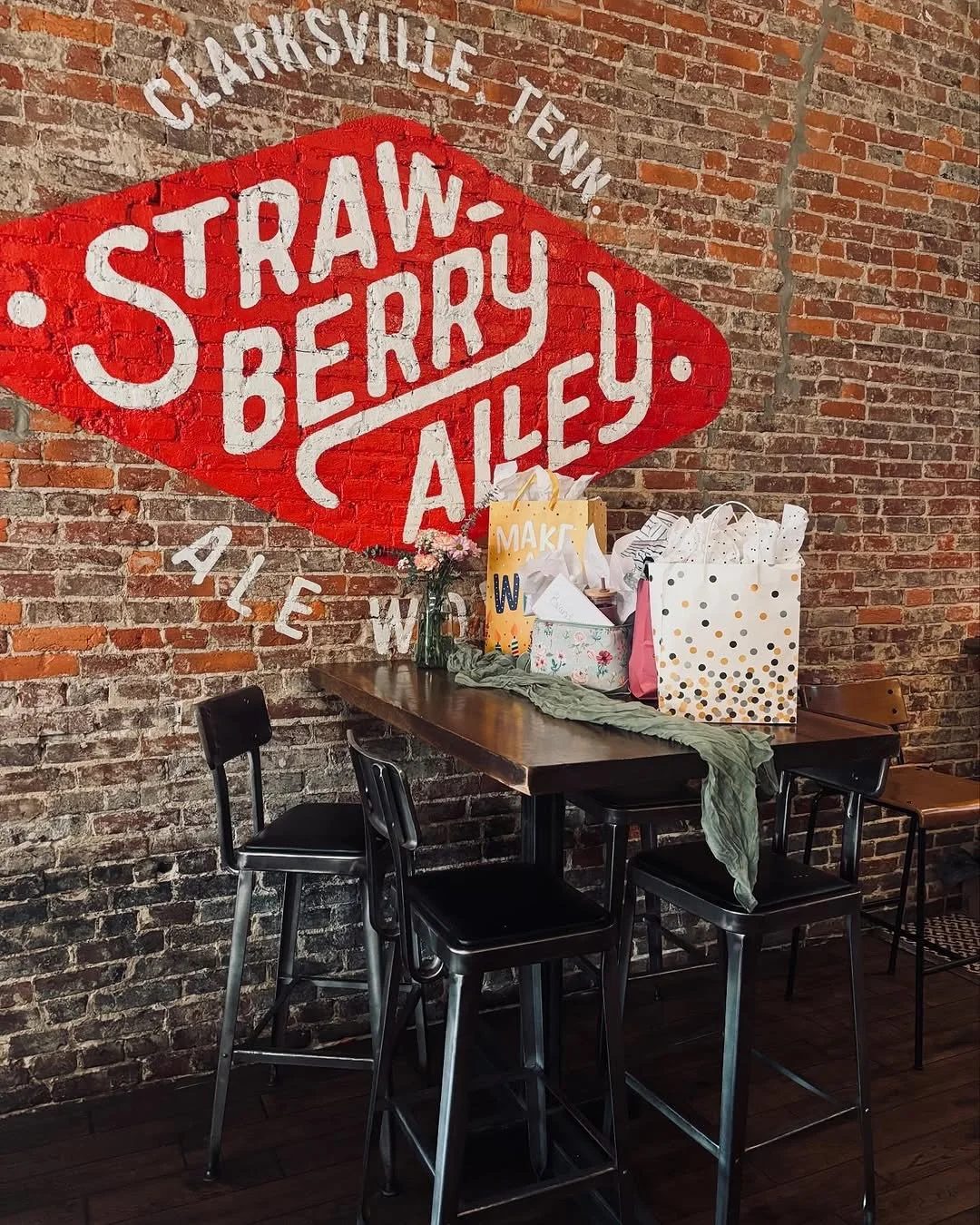Good food. Great beer. Even better company. 🎈🍻
From birthdays to business dinners, the Pilsner Room at Strawberry Alley Ale Works is where Clarksville comes together to celebrate.
Let us take care of the menu, drinks, and service — you just