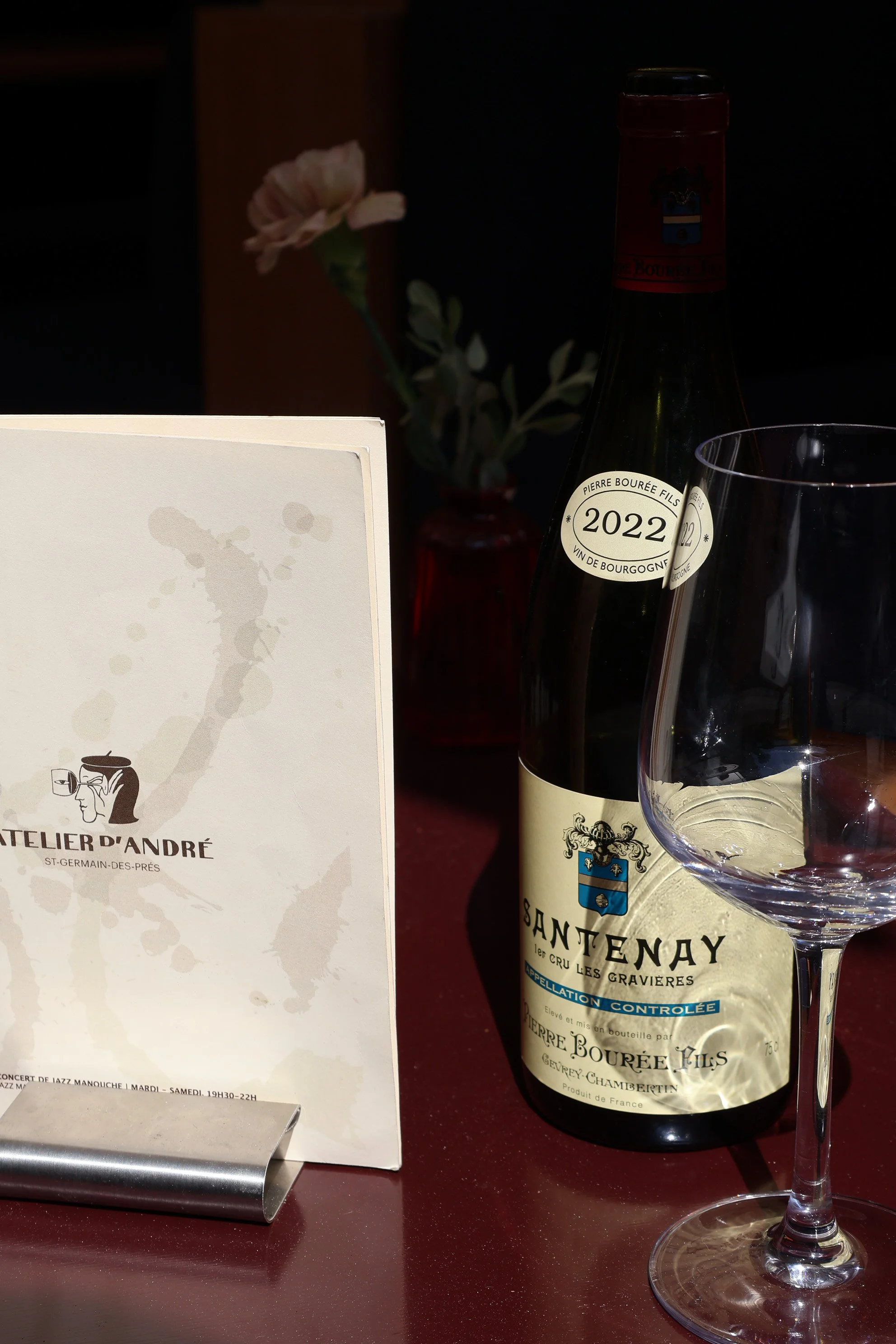 Santenay premier cru Les Gravières 2022 servi au verre à l’Atelier d’André, Saint-Germain-des-Prés
