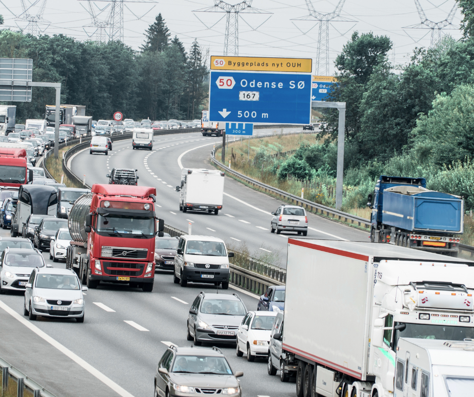 a traffic jam suggesting that blogs drive traffic to your site