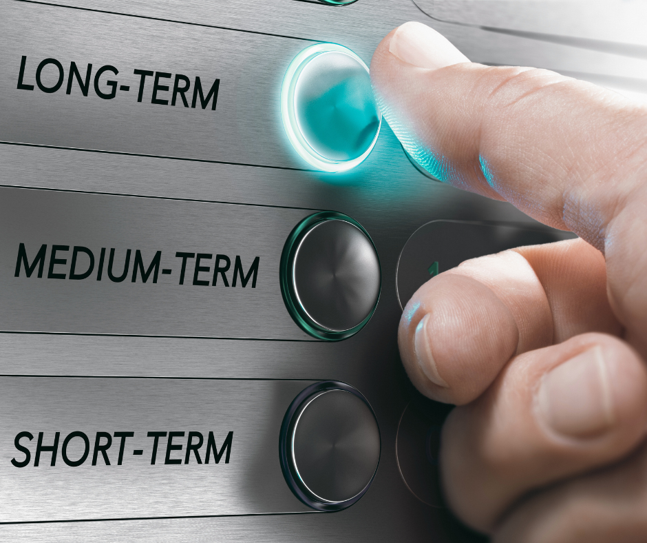 A man clicking on long-term, implicating that they choose SEO over PPC