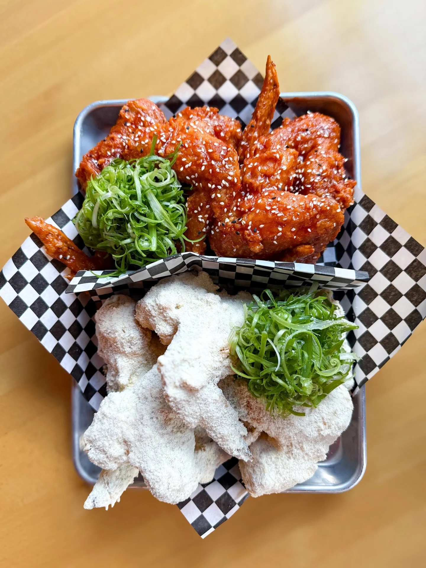 IT&rsquo;S OUR FIRST SUPER BOWL PARTY AND WE&rsquo;RE NOT FUMBLING THIS. 

HUDDLE UP AND TACKLE OUR SUPER BOWL PLATTERS. BIG ENOUGH TO CAUSE A PENALTY. 

9 PIECE CHICKEN - $40
12 PIECE CHICKEN - $50

16 OZ SIDES - $12
BIG PLATES. BIG YARDS.

FEELING 