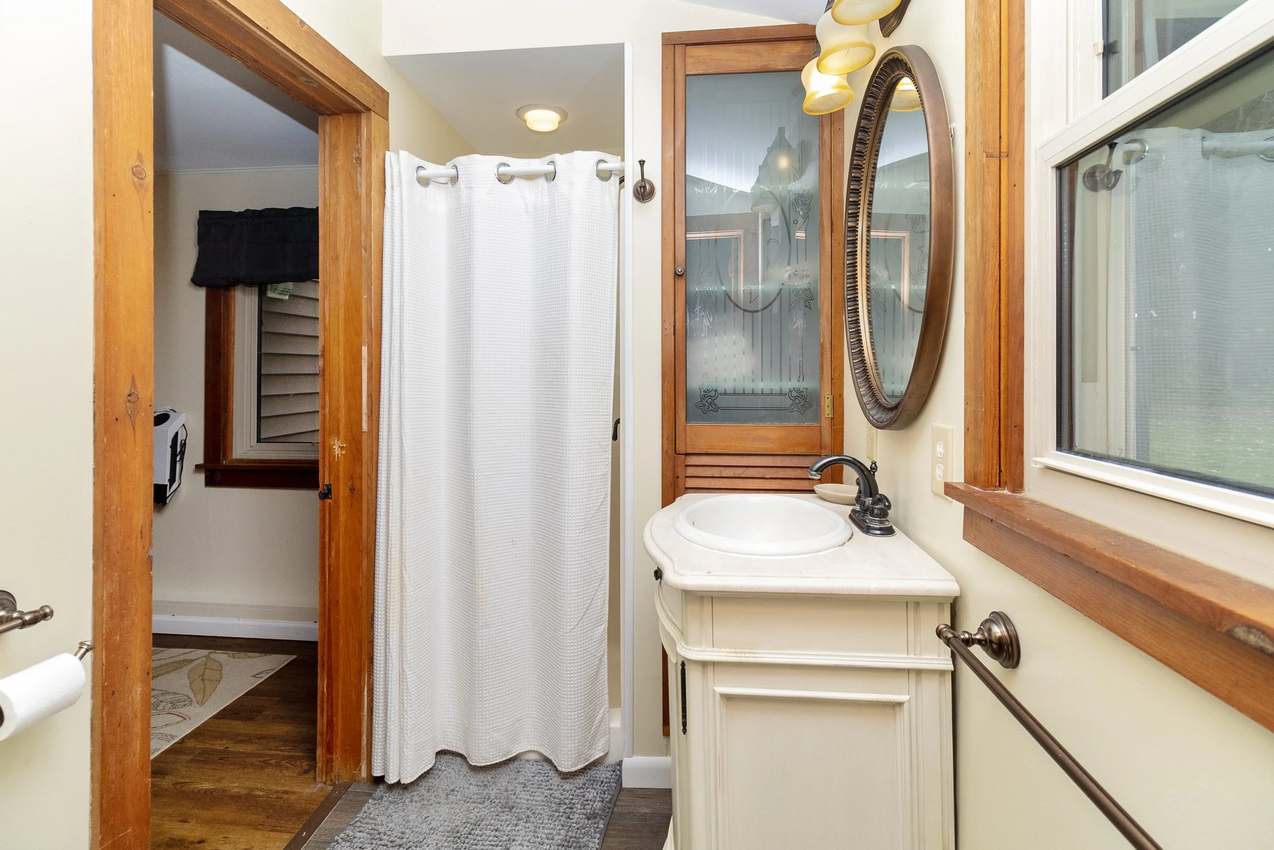 bathroom 2.jpg