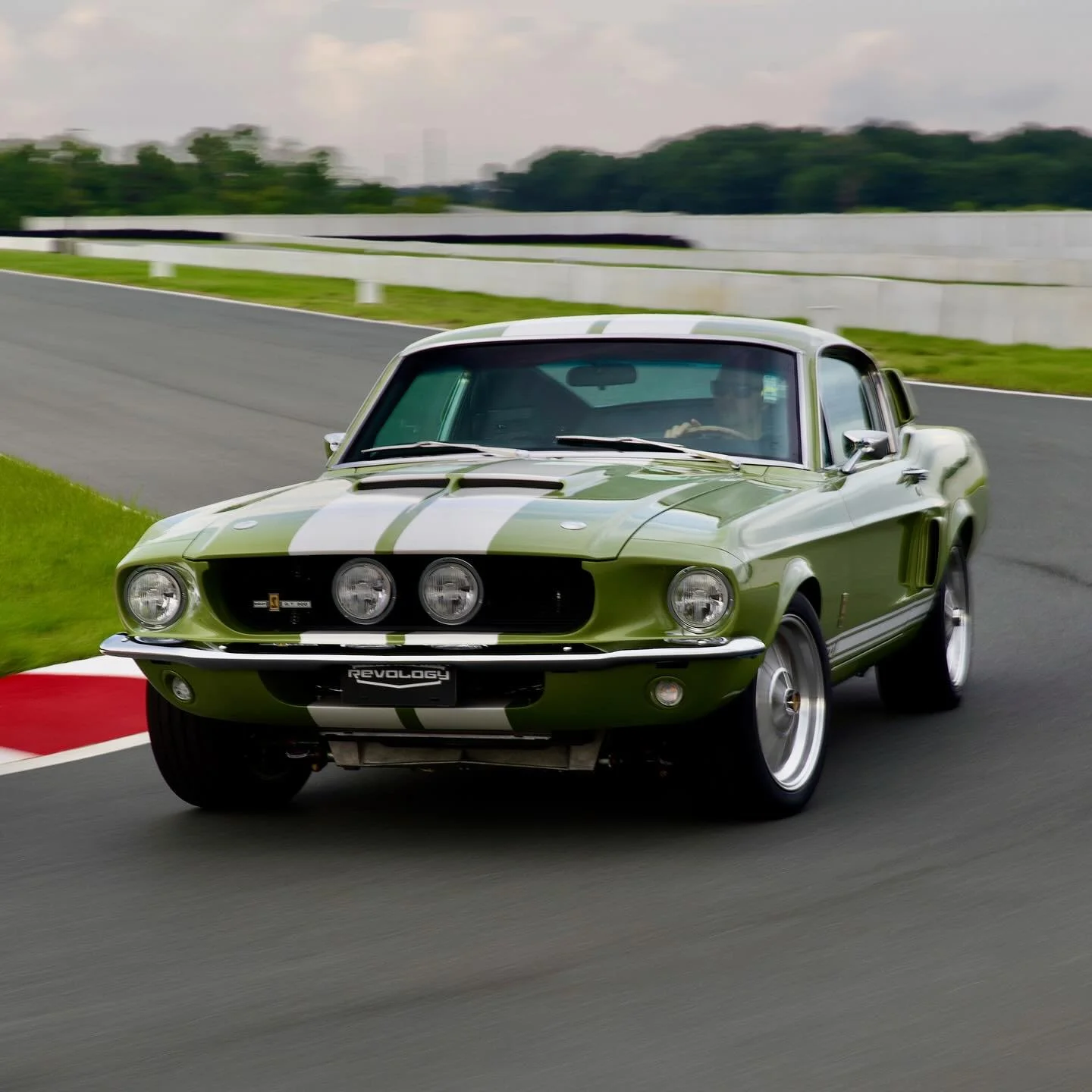 This is Revology&rsquo;s 1967 GT500. It&rsquo;s saddled with a supercharged 5.0 V8 and puts out 710hp. Suffice it to say, it&rsquo;s a screamer. Review&rsquo;s up at Top Gear. #cars #mustang #ford #shelbygt500 
(📸: @revologycars )