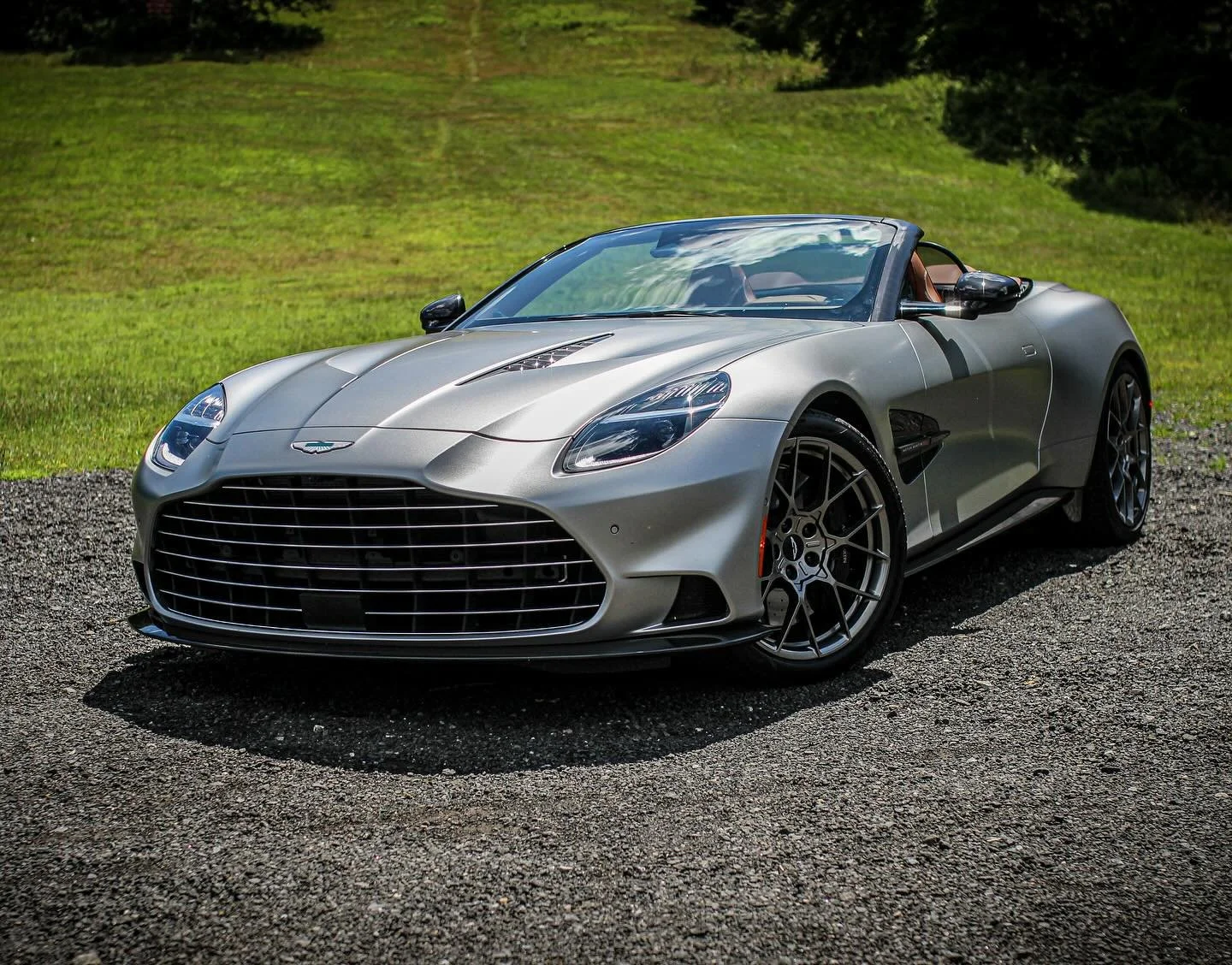 What&rsquo;s better than a half-million dollar Aston Martin with a turbocharged V12 engine? One with a drop-top. Review&rsquo;s up at Ars Technica! #cars #luxurycars #astonmartin #vanquish #vanquishvolante #testdrive