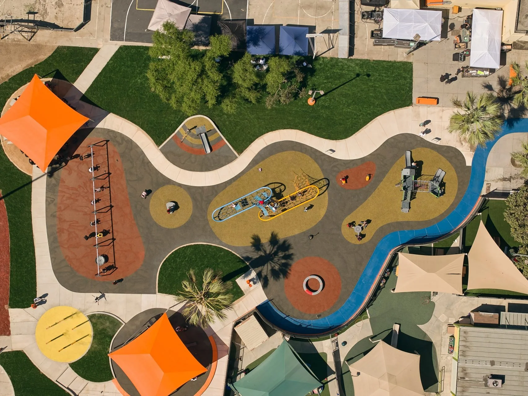 nickerson-gardens-playground-nbbj-flea-_dezeen_2364_col_3-1704x1277.jpg