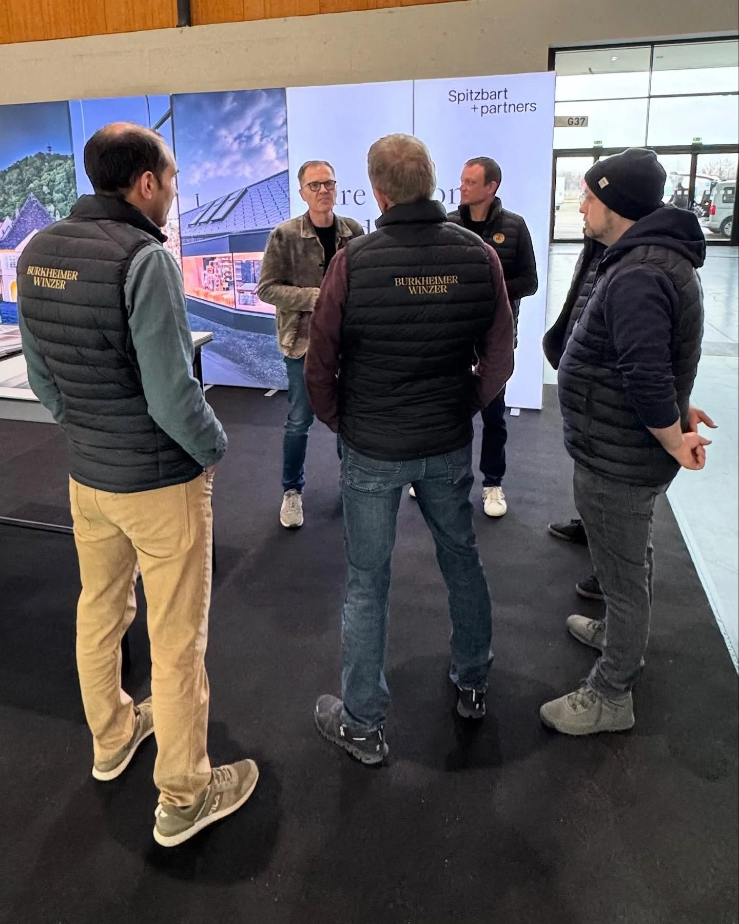 🔥 Zukunft beginnt mit einem Gespr&auml;ch.
Ein Tag voller Begegnungen, voller Inspiration, voller guter Energie.
Man sp&uuml;rt: Es bewegt sich etwas.
Was heute auf der Winzerservice Messe deutlich wurde? Leidenschaft f&uuml;r das Echte. F&uuml;r Qu