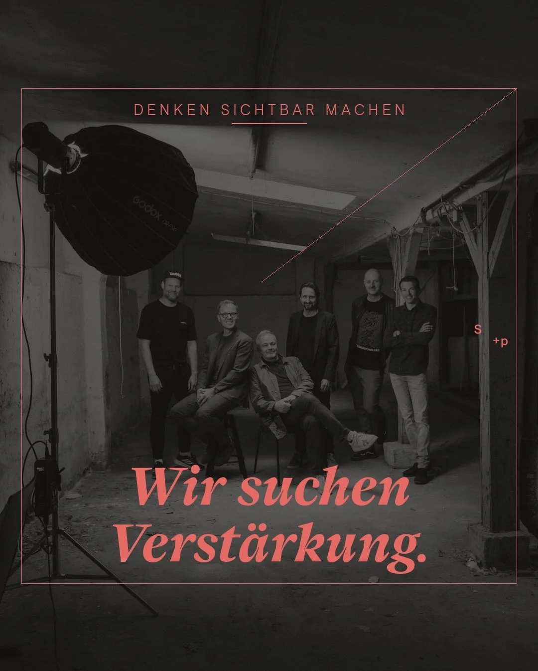 Denken sichtbar machen.
Wir suchen Verst&auml;rkung. Design, Architektur, Interior.

Wir suchen jemanden, der mit uns R&auml;ume entwickelt &mdash; gastliche H&auml;user, Heurige, Weing&uuml;ter, Genussbetriebe.
Welche Ausbildung im Pass steht, ist
