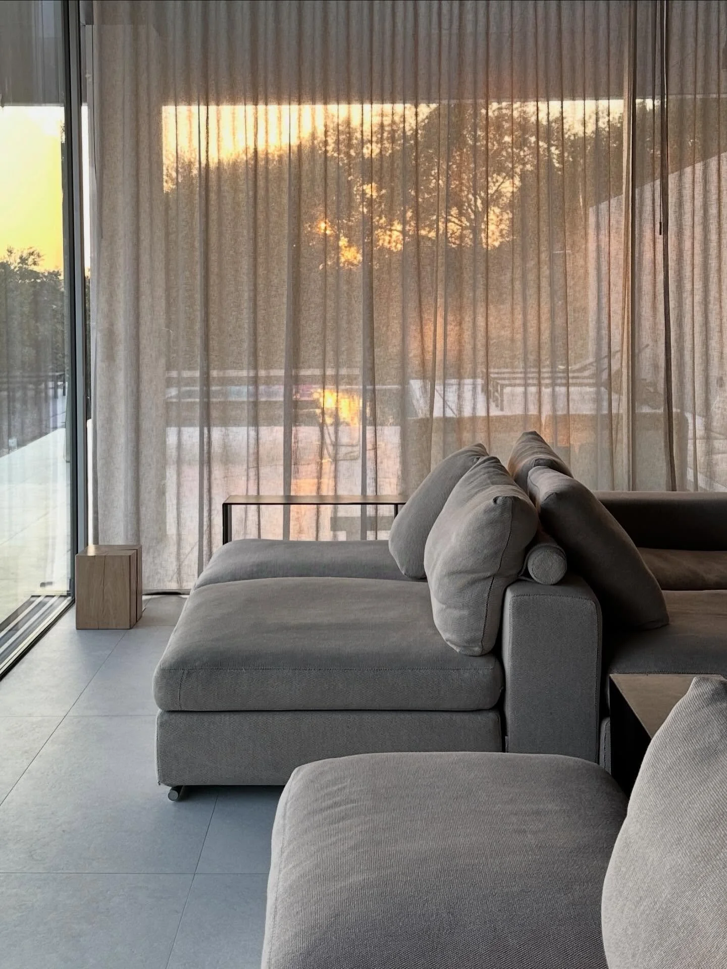 Golden hour unfolding. The perfect time to sink into the lounge and let the day fade quietly.
#epicureanretreat #greece #peloponnese_gr #gr #messinia #finikounda