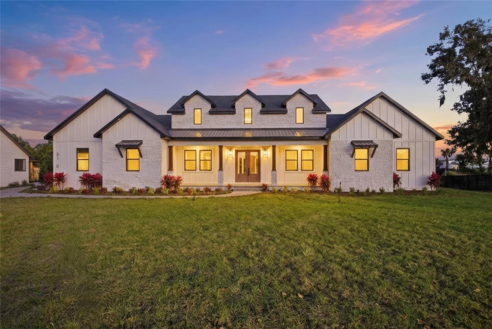 Luxury Modern Farmhouse on 1.89 Acres in Plant City, FL